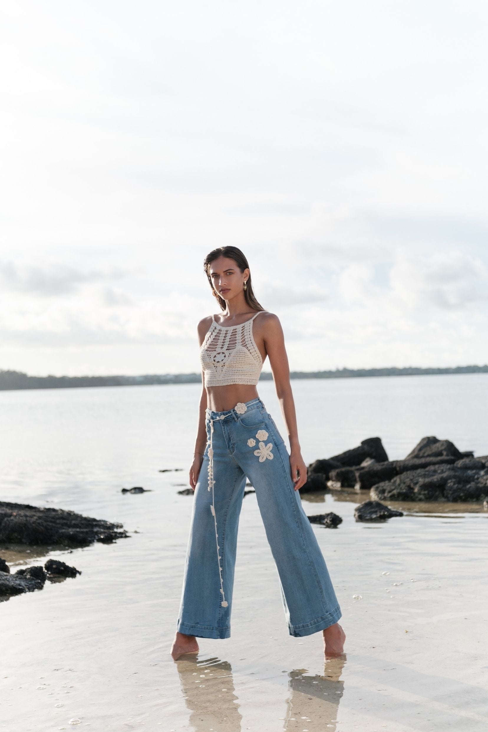 Maison Onado Alba jean wide bleu délavé fleurs crochet