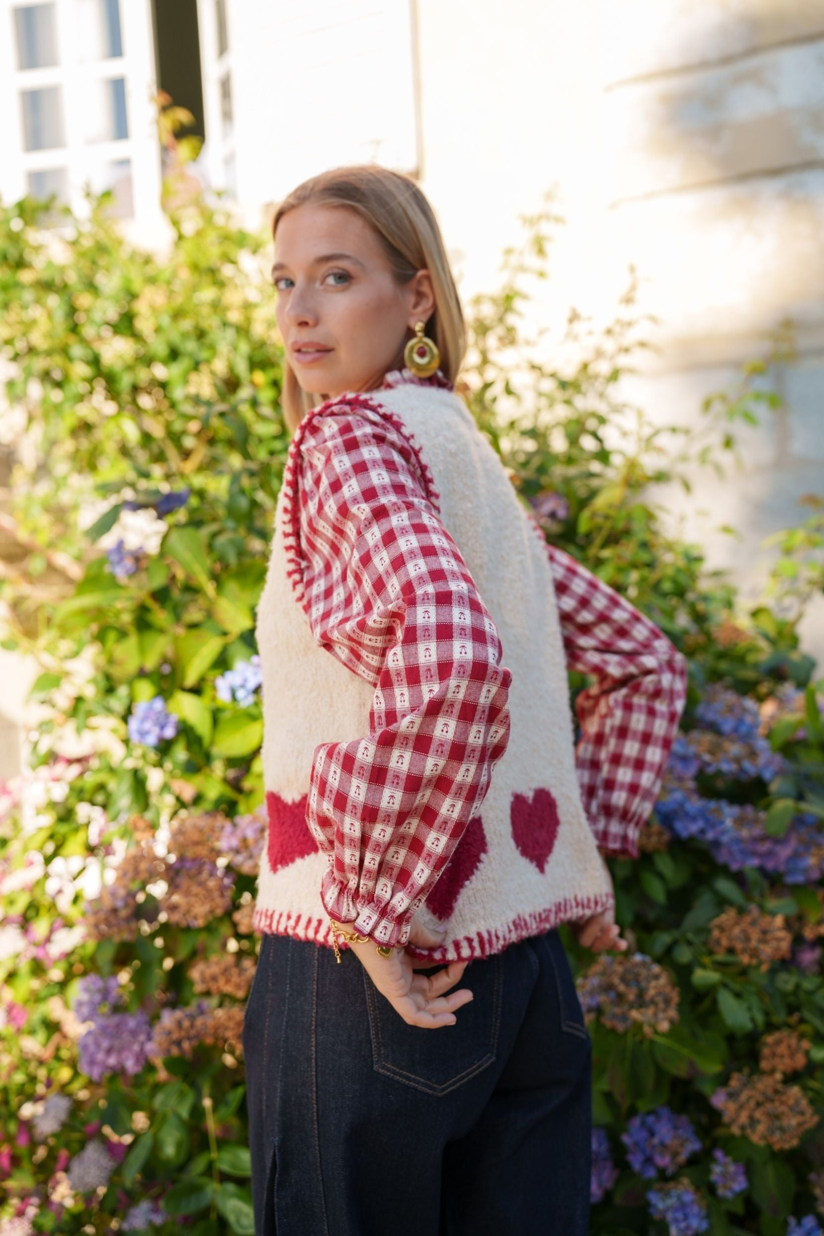 Maison Onado Estelle pull sans manches écru à cœurs