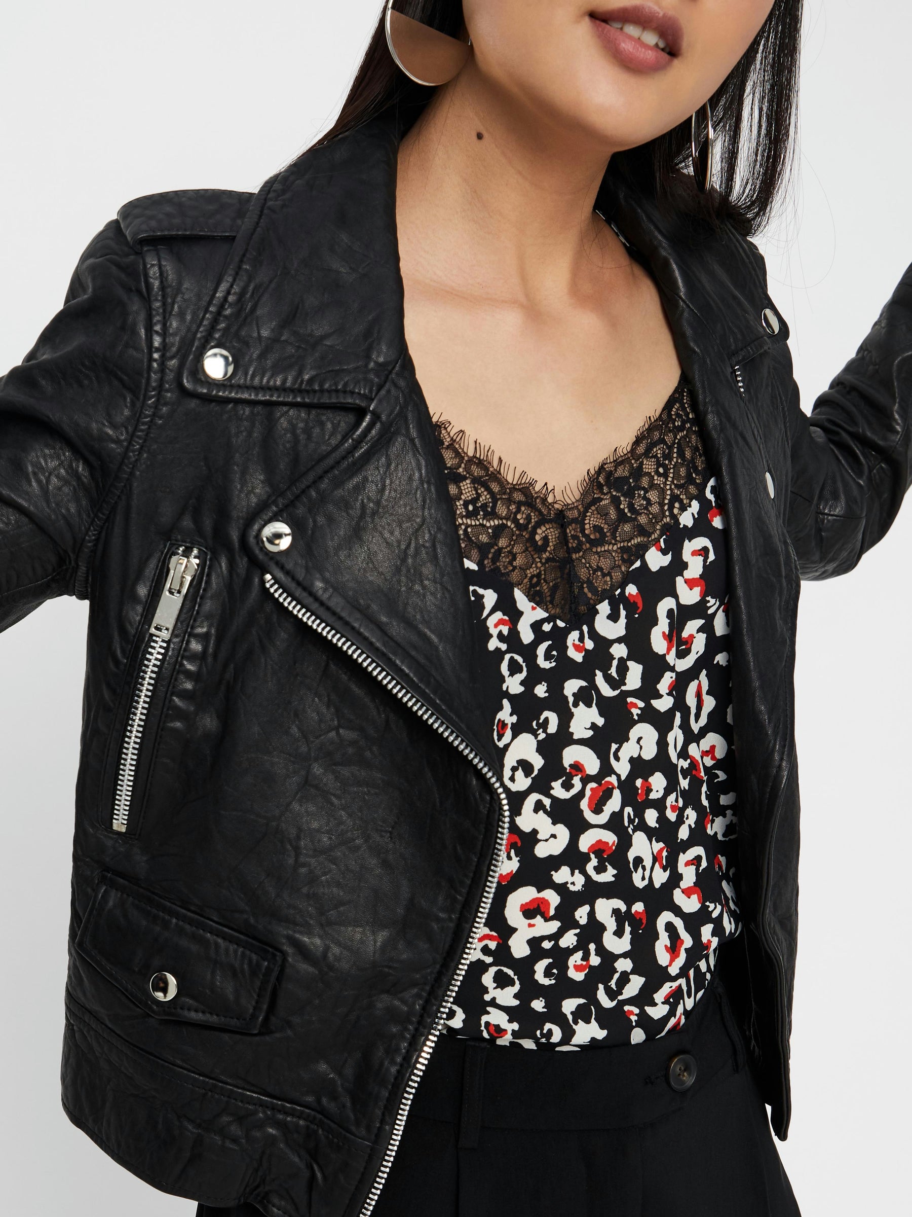 Noisy May veste courte cuir agneau zip coupe serrée