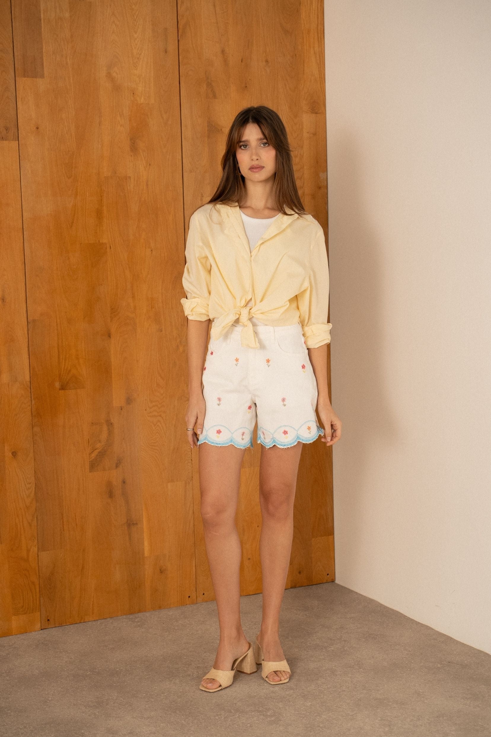 Maison Onado Peppa short écru brodé festonné