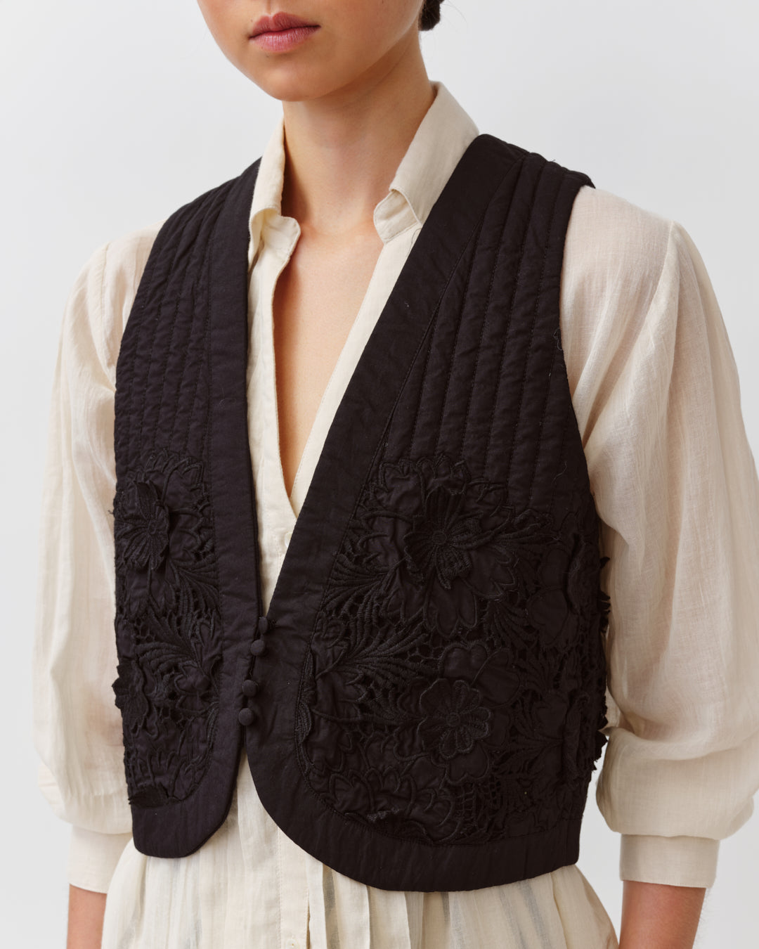 DIEGA GEMIO gilet broderie florale noir