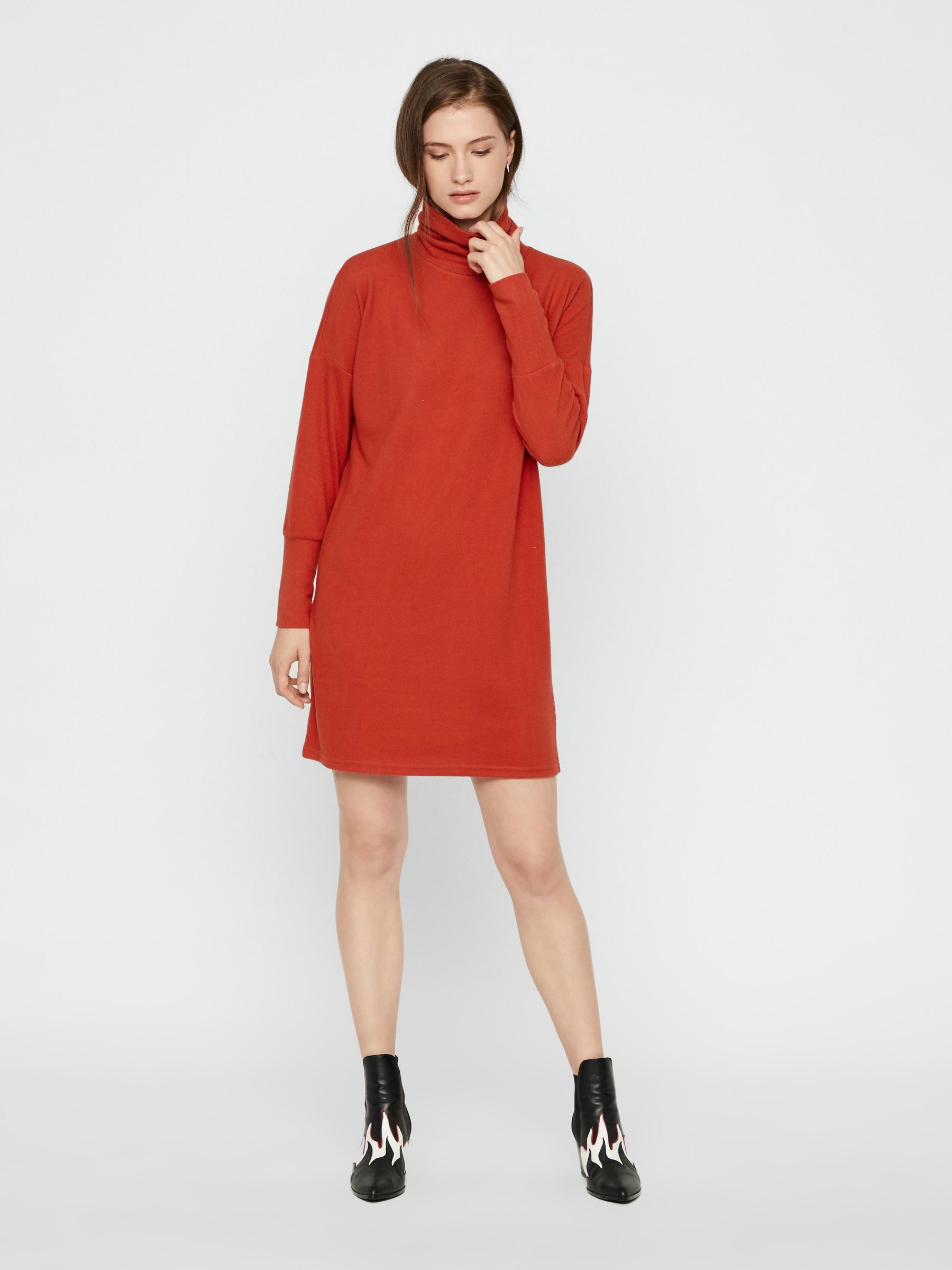 Noisy May robe courte col montant molletonnée stretch