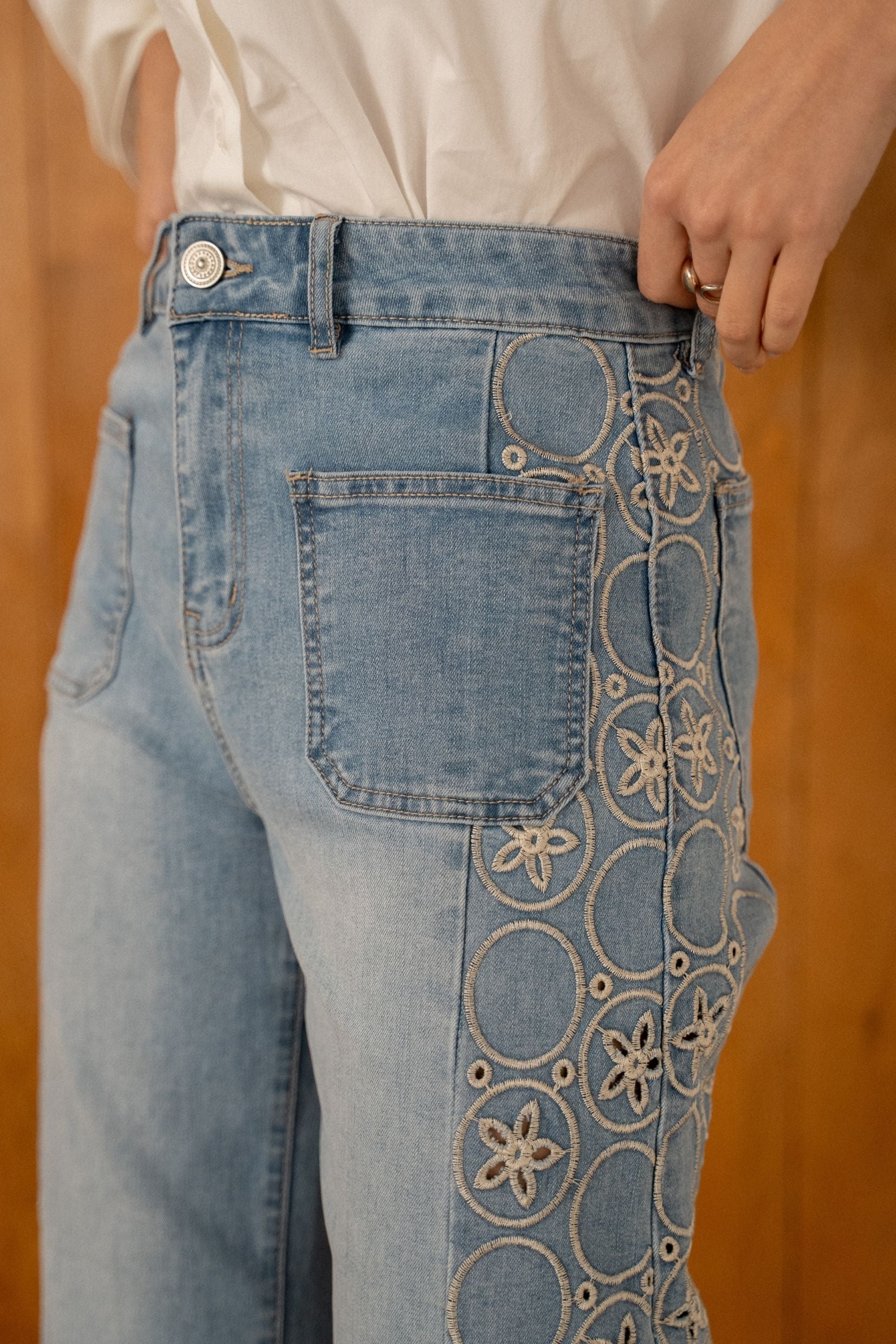 Maison Onado Héloïse jean wide leg bleu délavé brodé