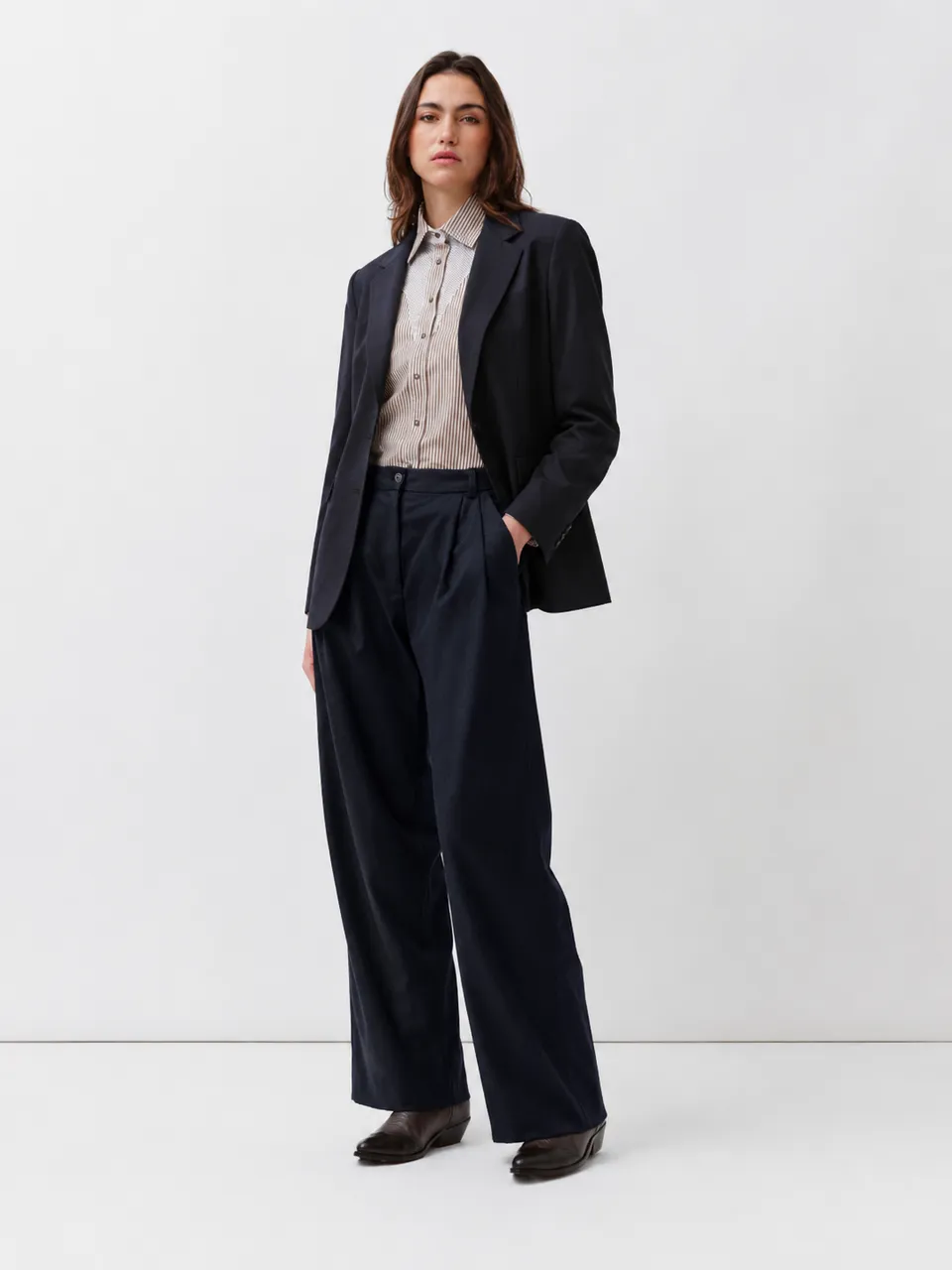 Diega Pavanao pantalon marine ample à plis