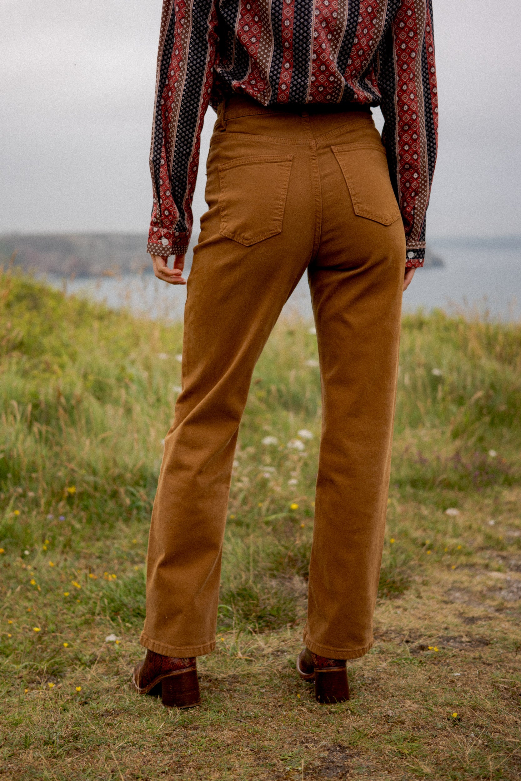 Maison Onado Chiara jean droit camel taille haute