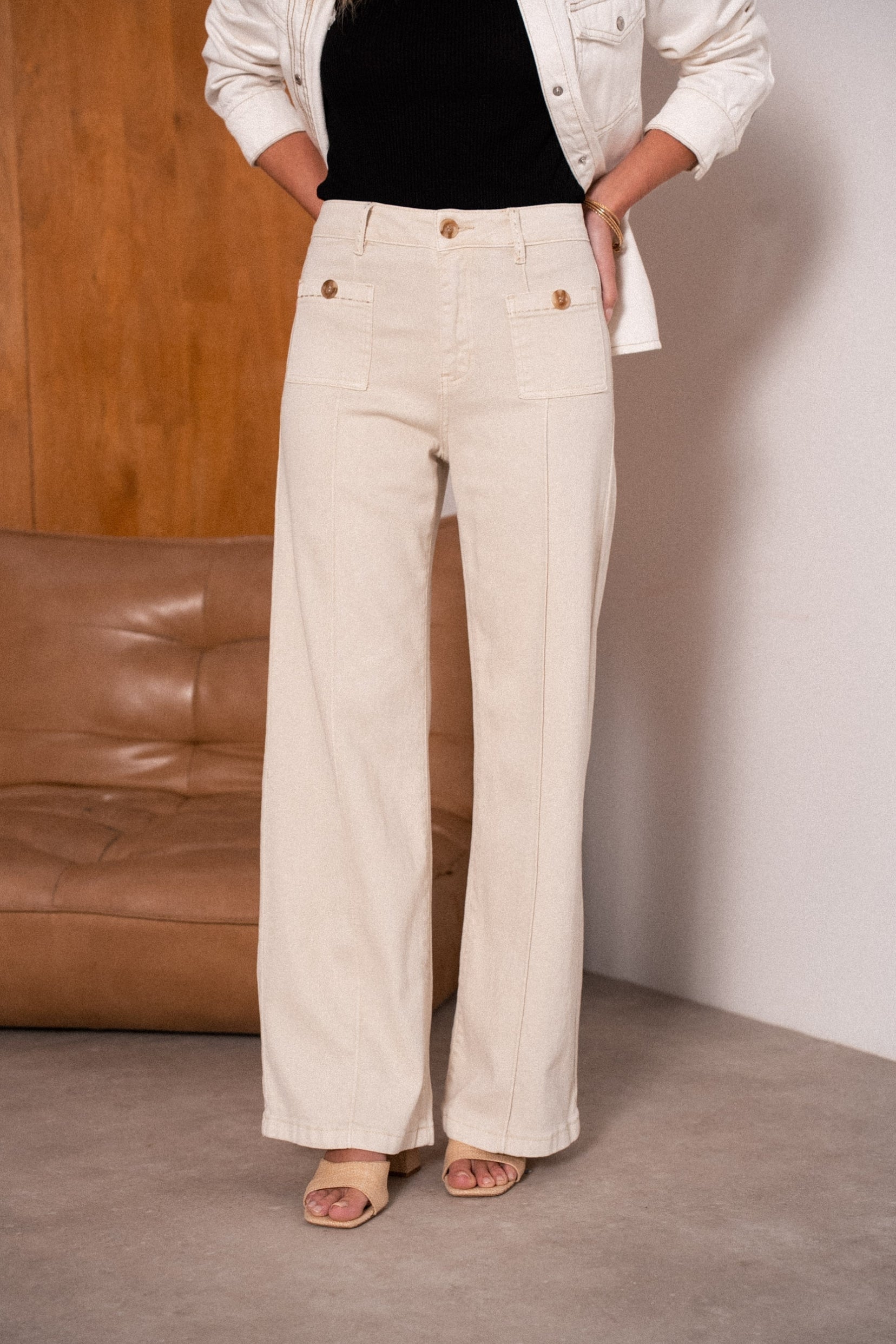 Maison Onado Xena jean wide leg beige boutons bois