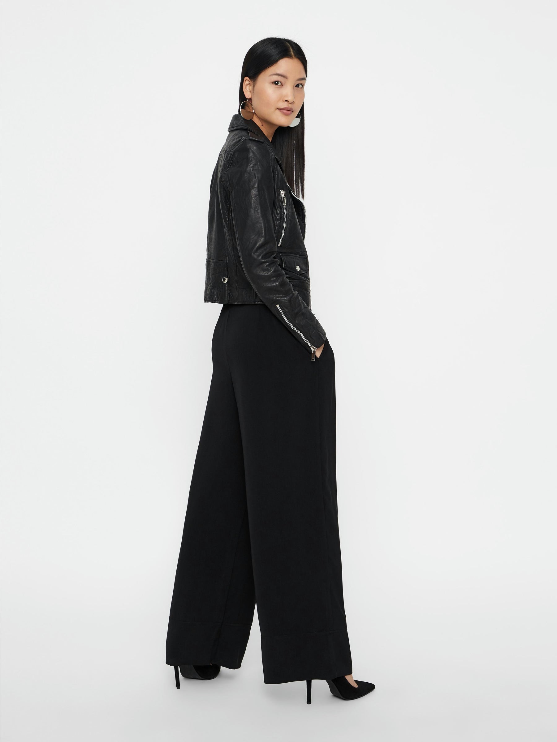 Noisy May veste courte cuir agneau zip coupe serrée