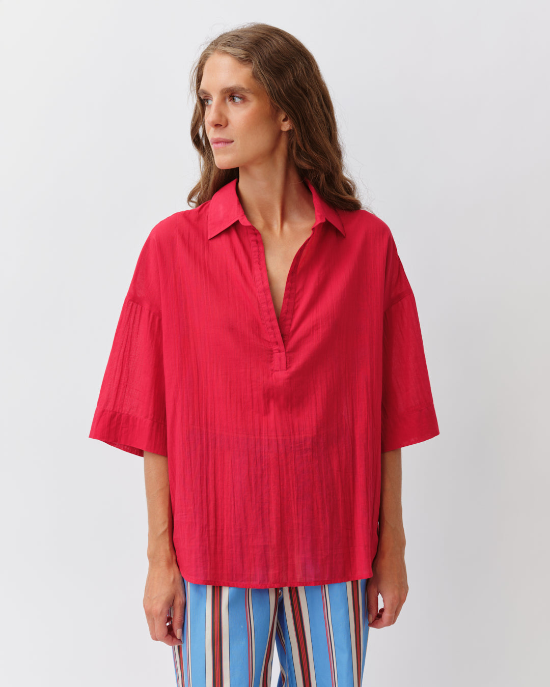 Diega Tifana top chemise rouge col ouvert fluide