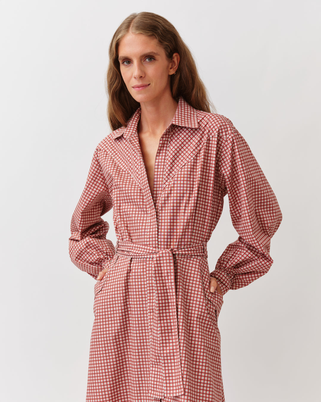 DIEGA RAVIA robe chemise écru rouge ceinturée