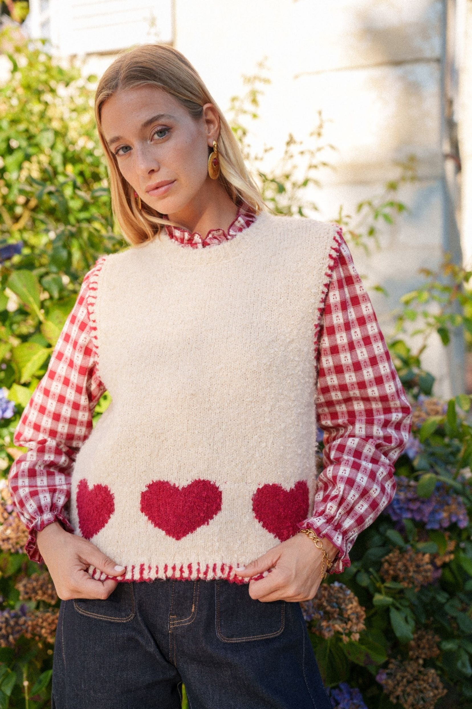 Maison Onado Estelle pull sans manches écru à cœurs