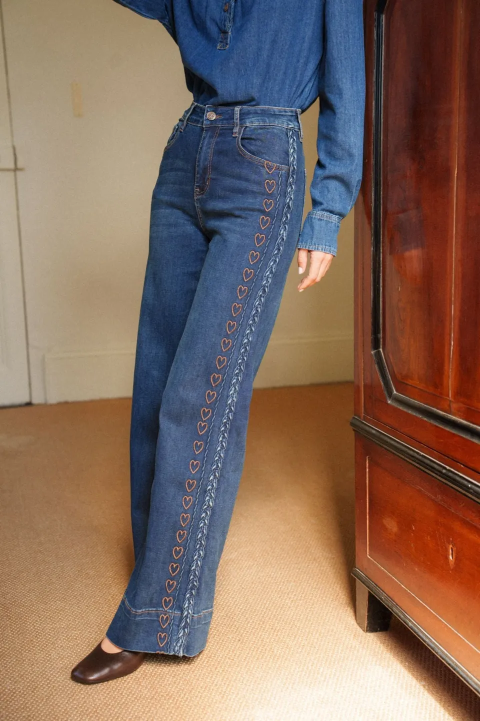 Maison Onado Benny jean wide leg bleu délavé brodé