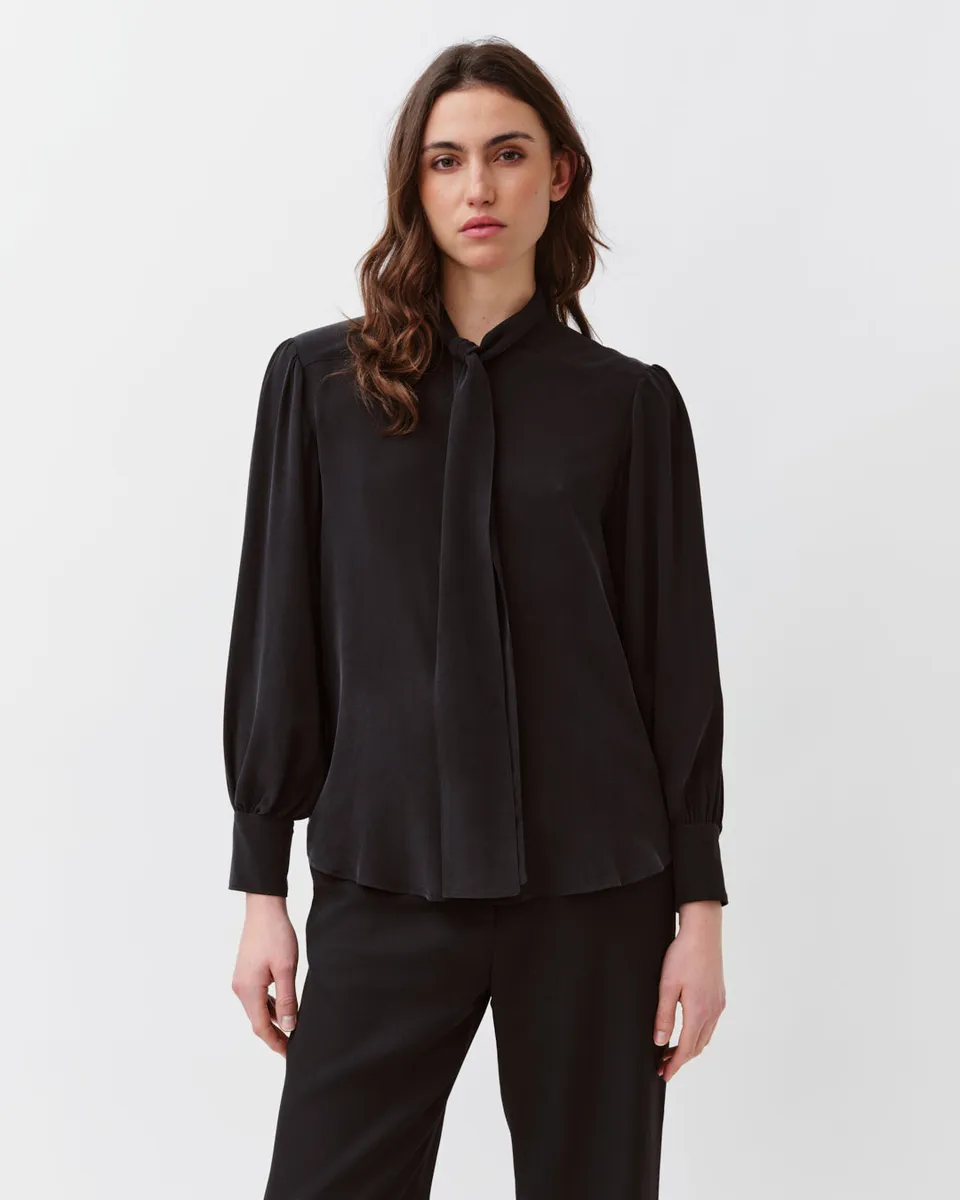 Diega Colza chemise noire soie coupe épurée