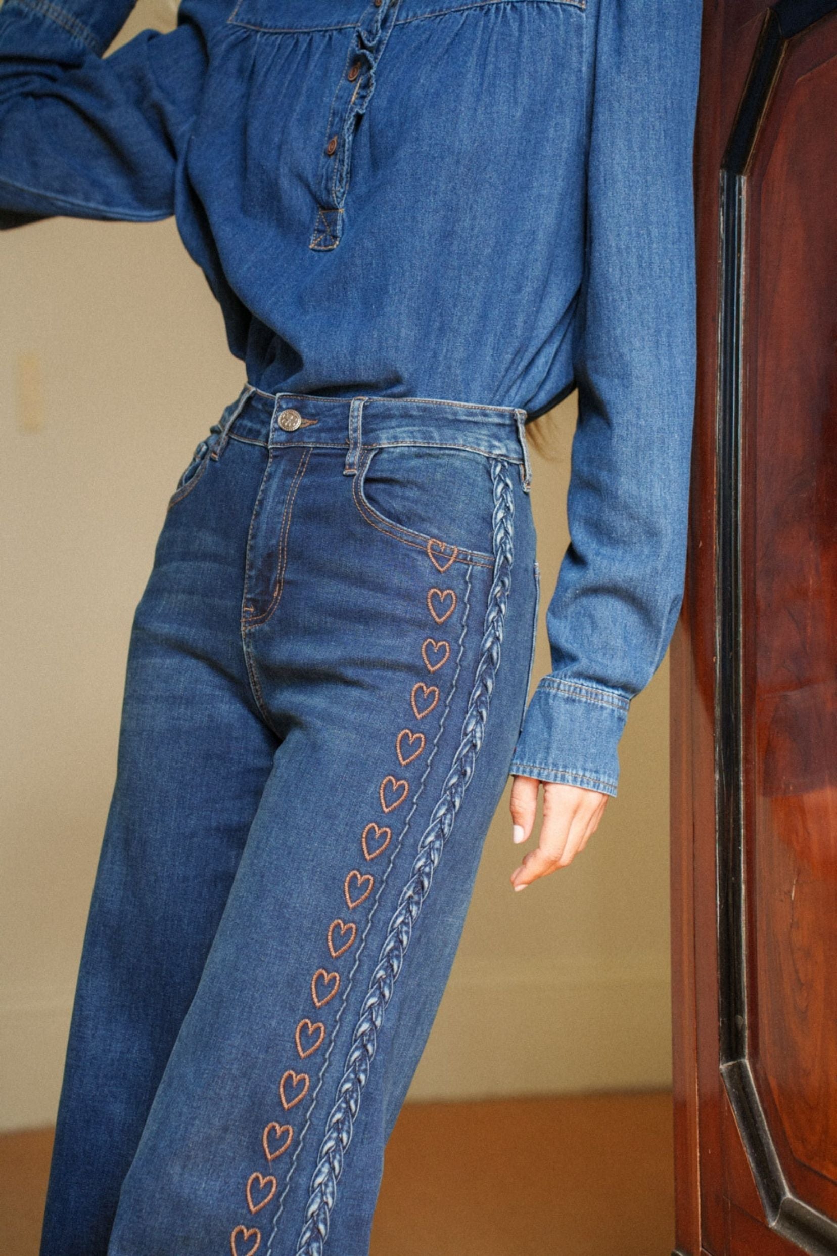 Maison Onado Benny jean wide leg bleu délavé brodé
