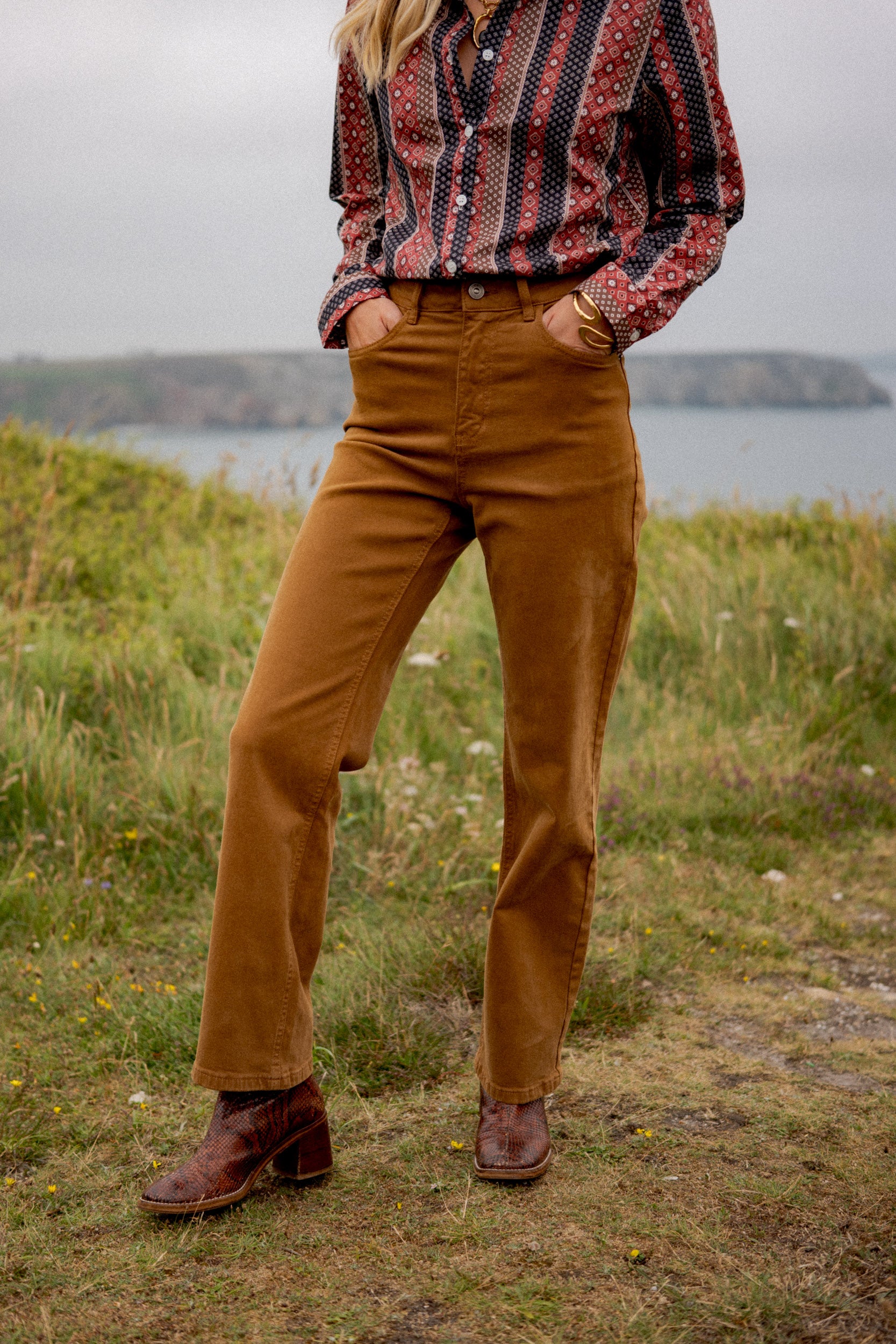 Maison Onado Chiara jean droit camel taille haute
