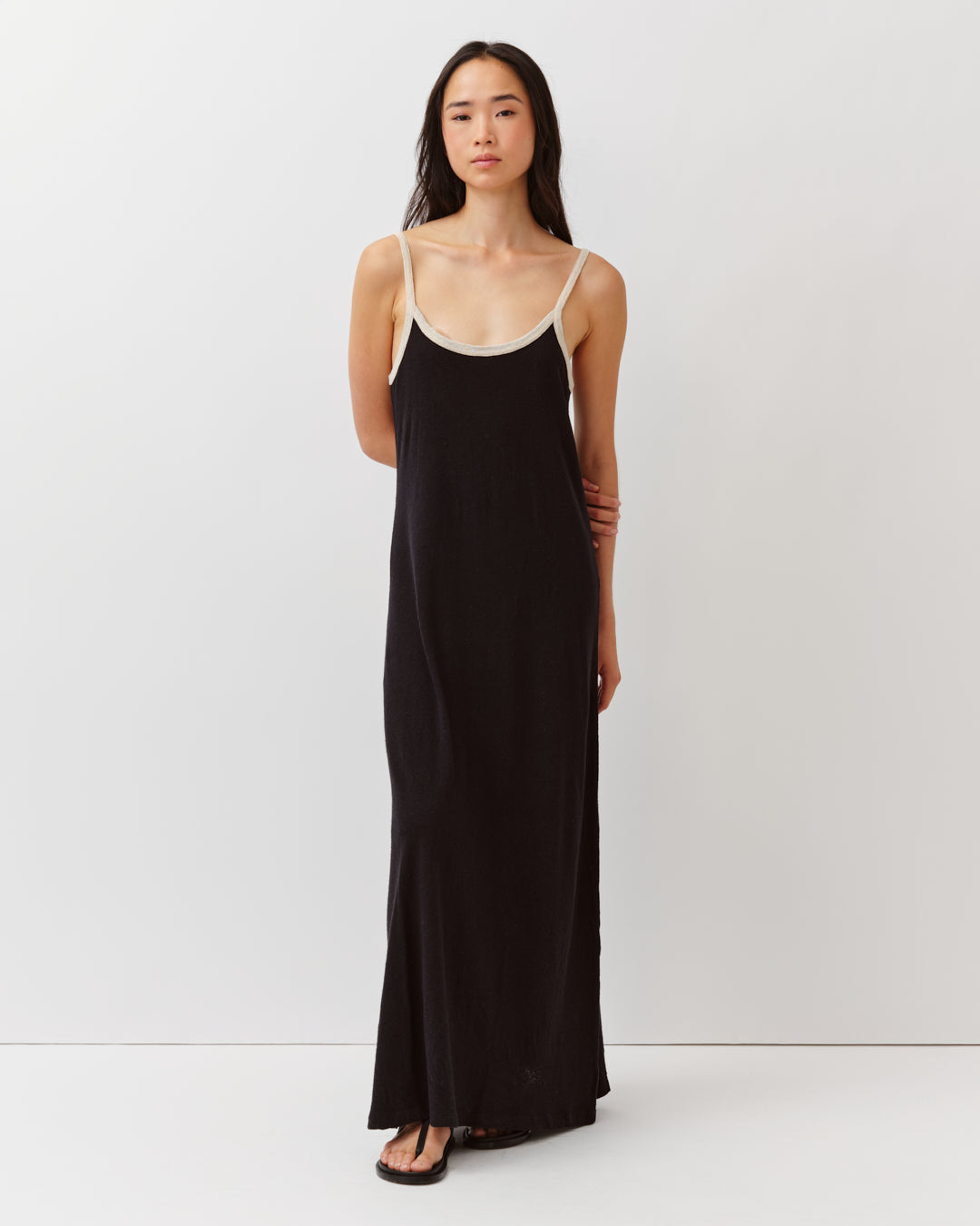 Diega Robyo robe longue noir écru à bretelles