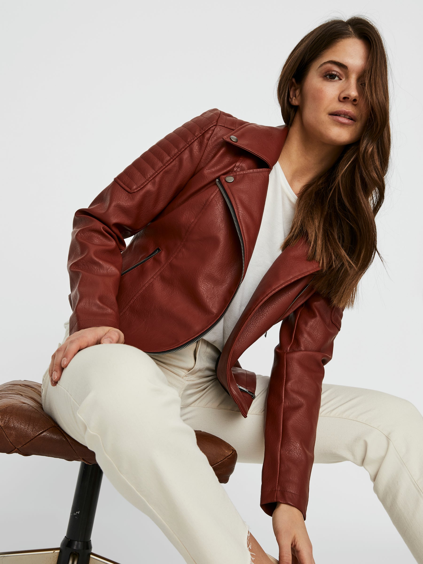Noisy May veste simili cuir courte zippée cintrée