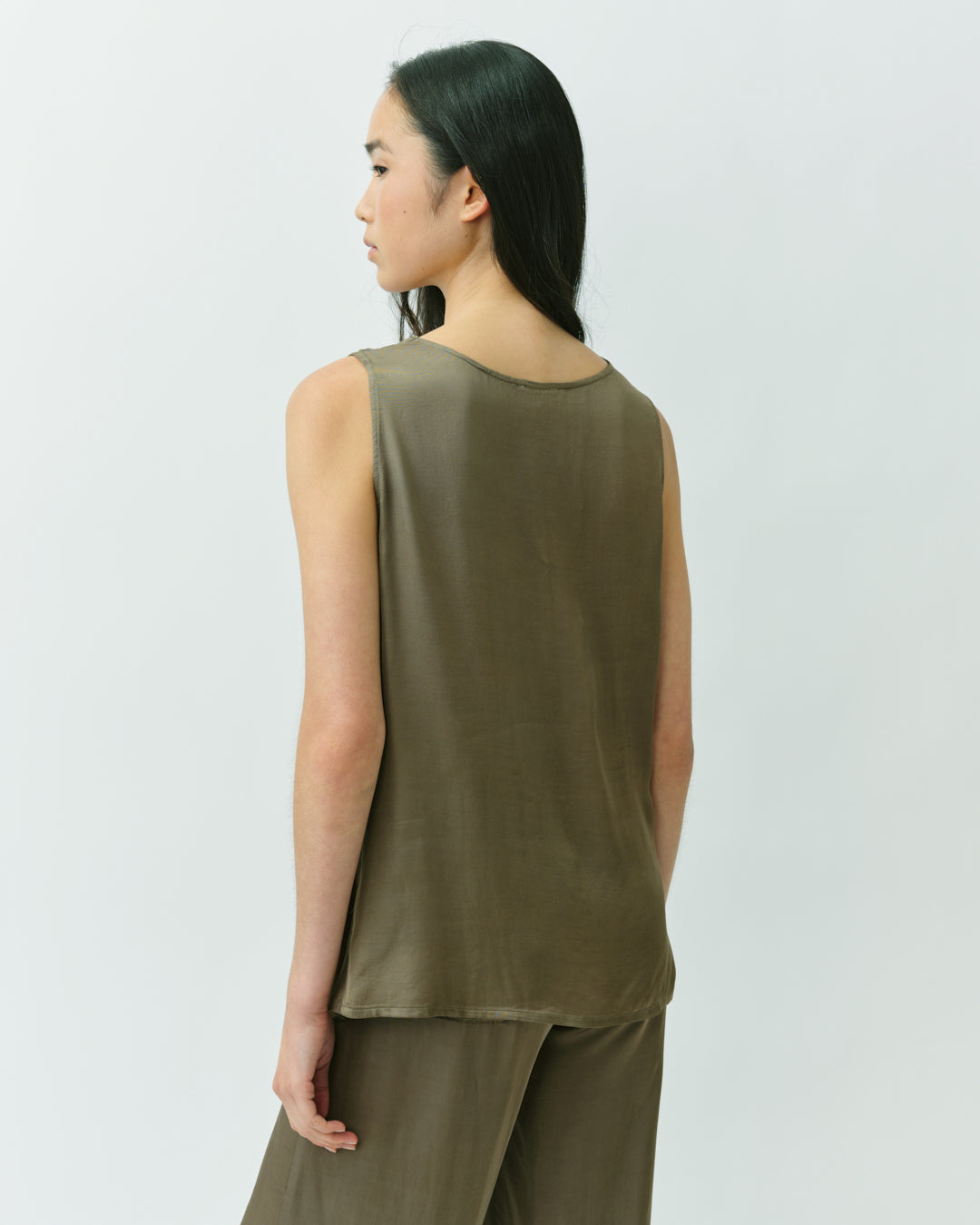 Diega Tefia top femme col drapé olive sans manches