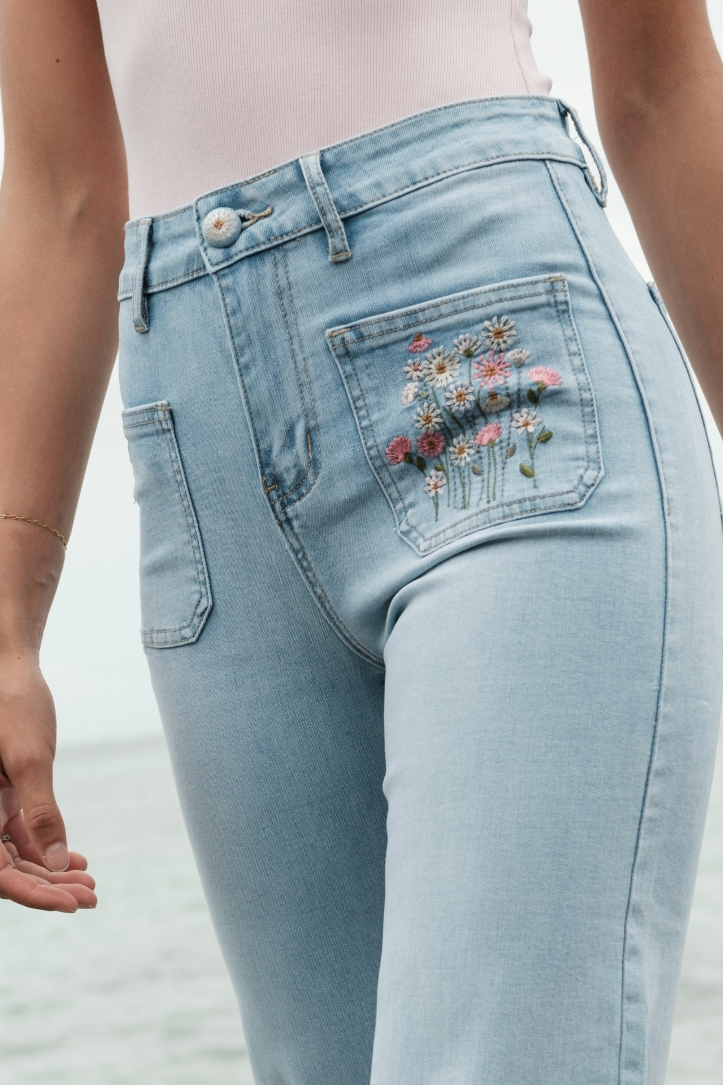 Maison Onado Flora jean wide bleu clair brodé