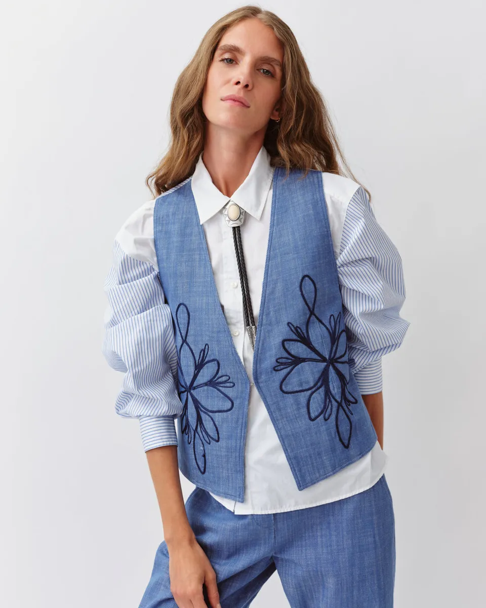 DIEGA Gamao gilet bleu brodé coupe ajustée