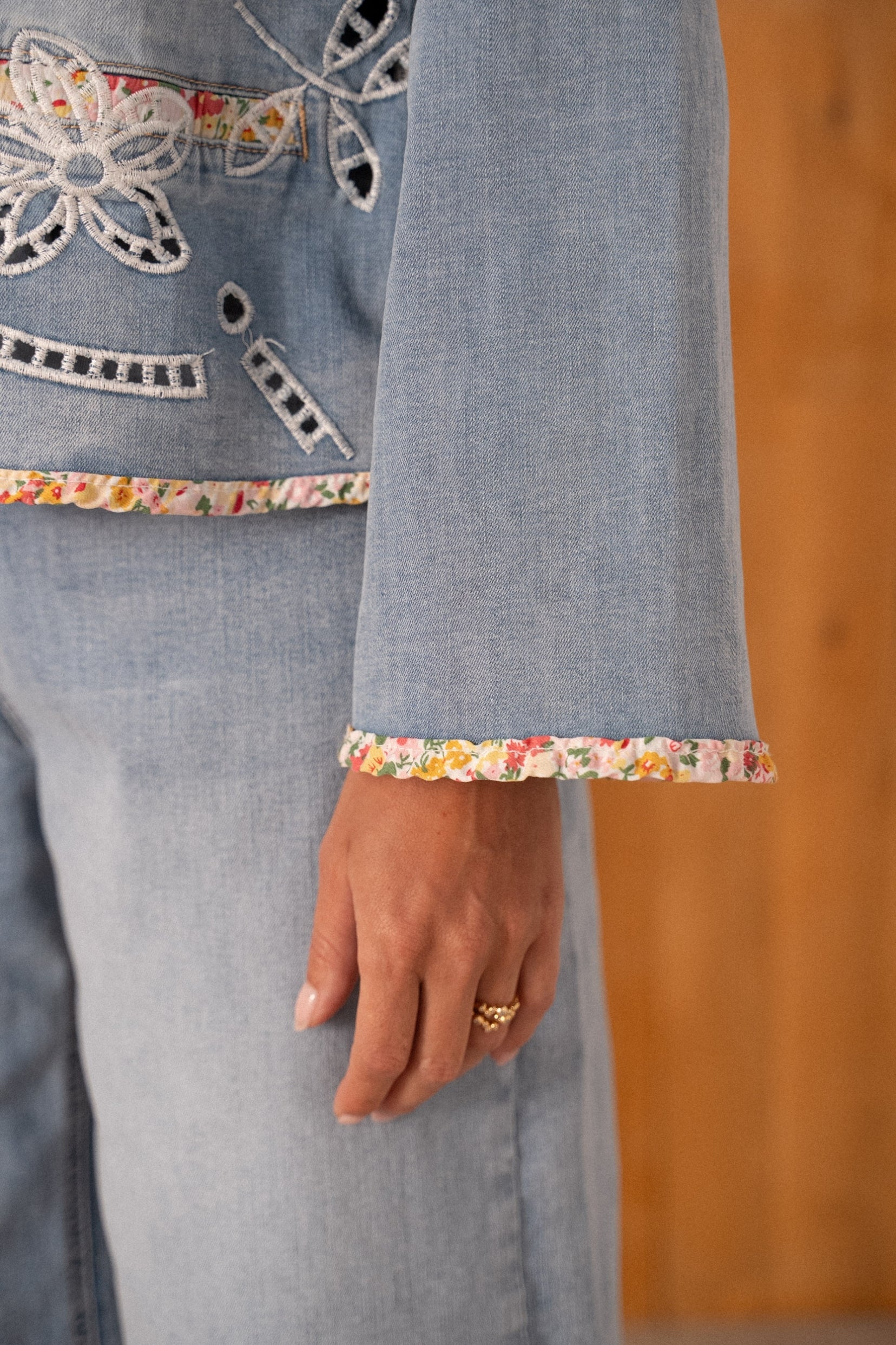Maison Onado Carla veste denim délavé ajourée coton