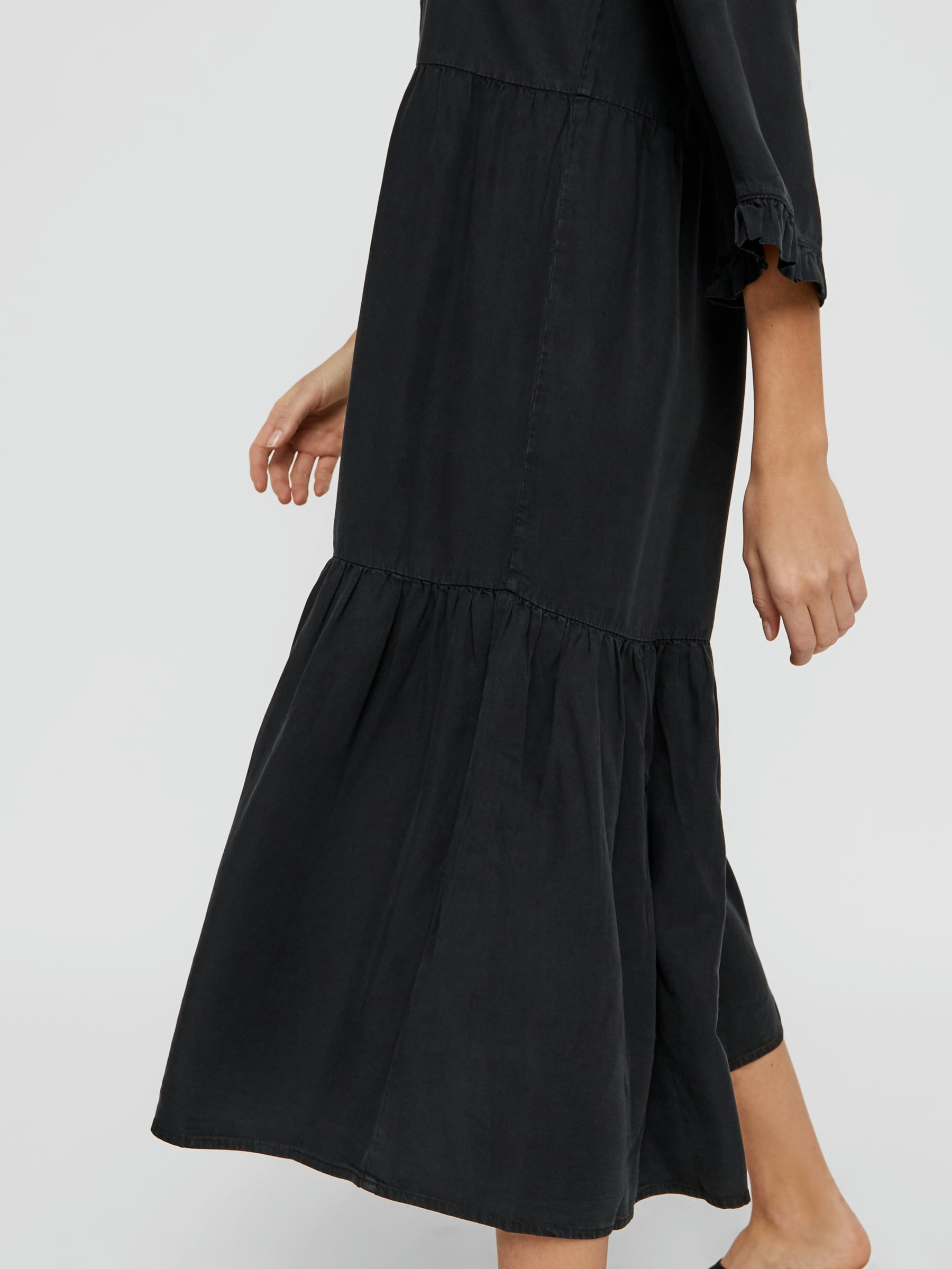Noisy May robe longue boutonnée col V volants