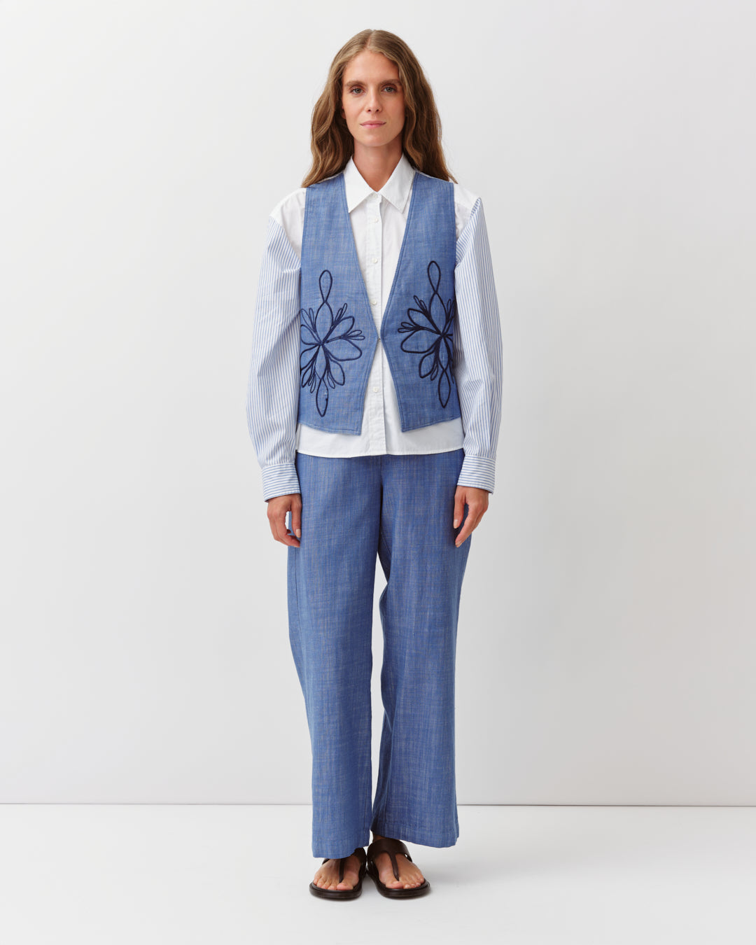 DIEGA Gamao gilet bleu brodé coupe ajustée