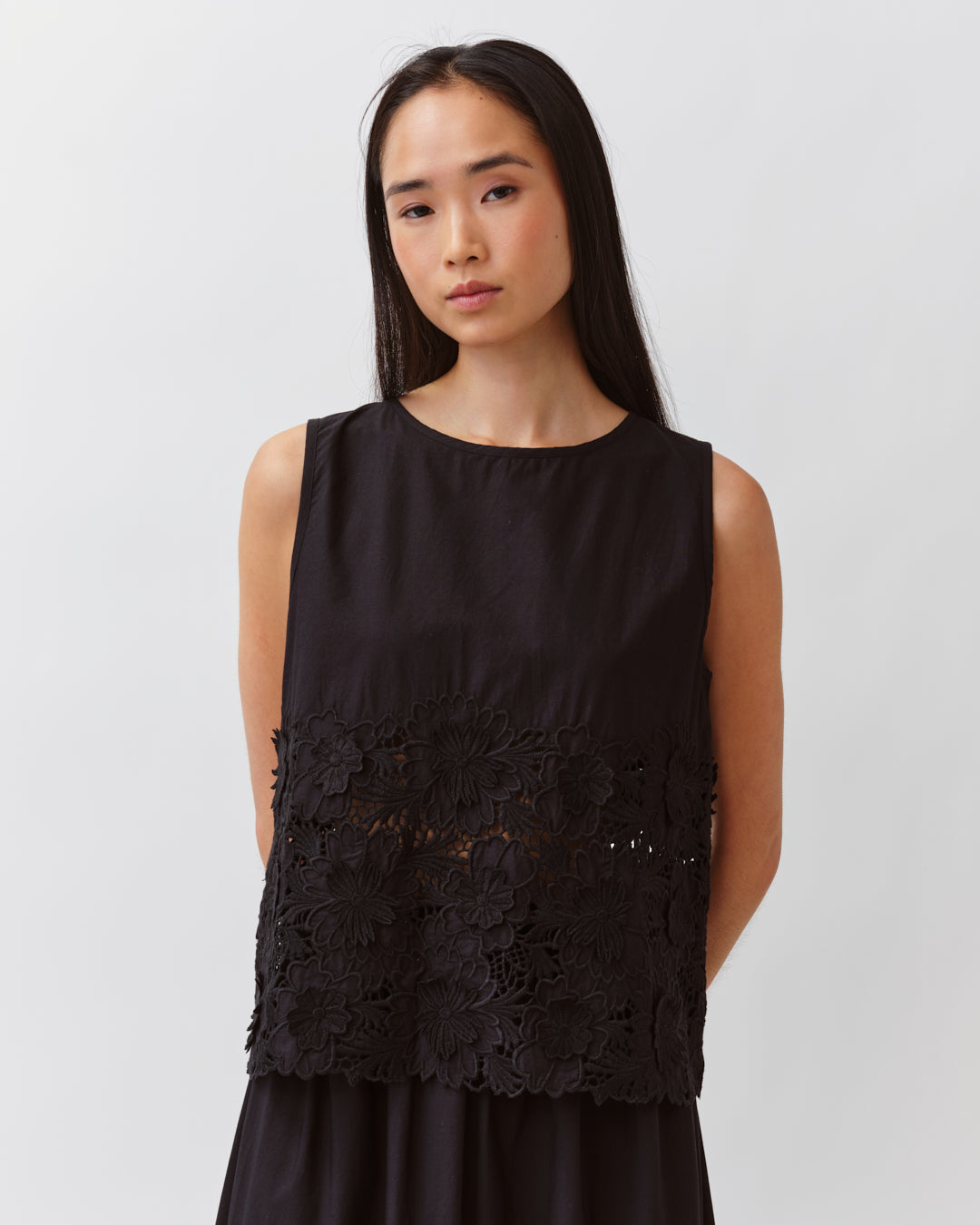 DIEGA TALWO top noir broderie florale
