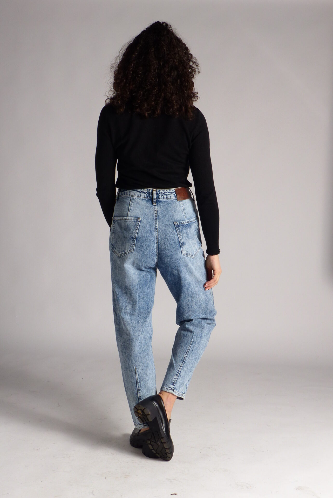 AA Spontané Modern Mom jean mom bleu clair taille haute