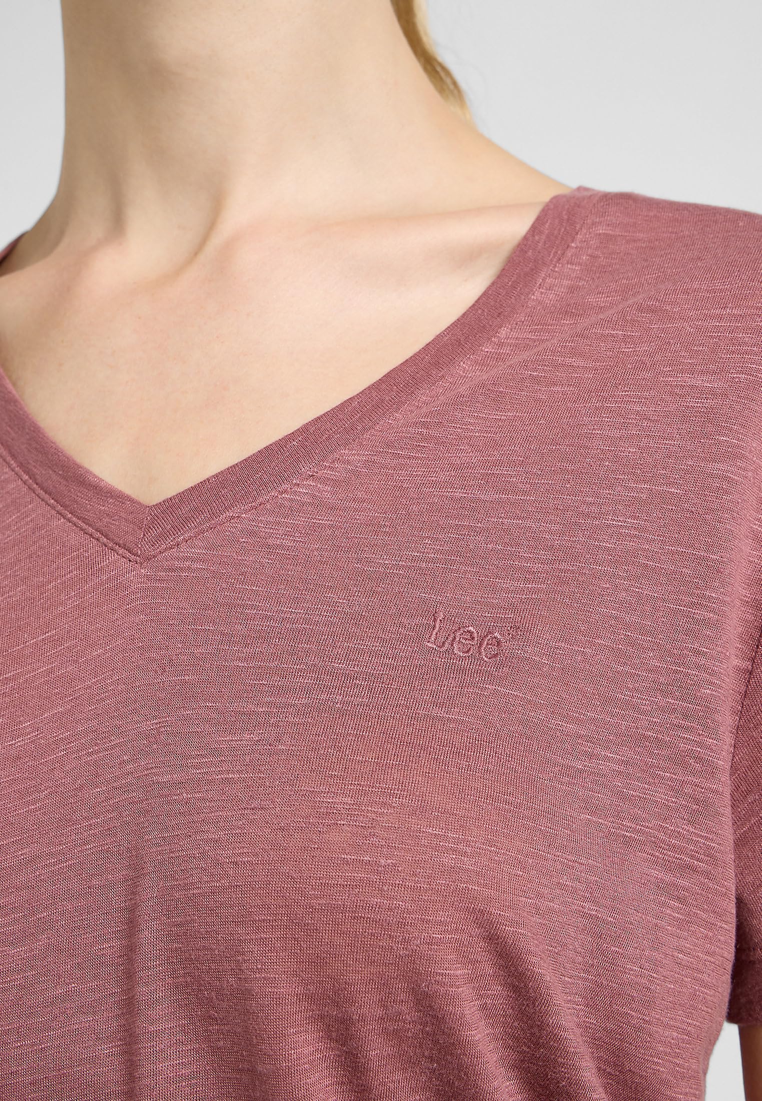Lee V Neck Tee T-Shirt Femme Gris Béton Lin