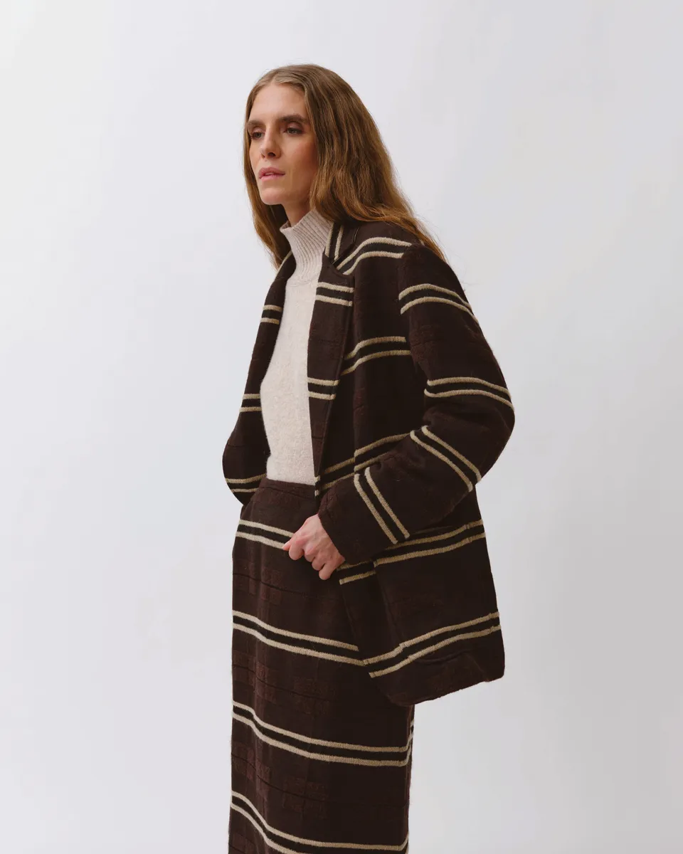 Diega Virato veste jacquard chocolat texture souple