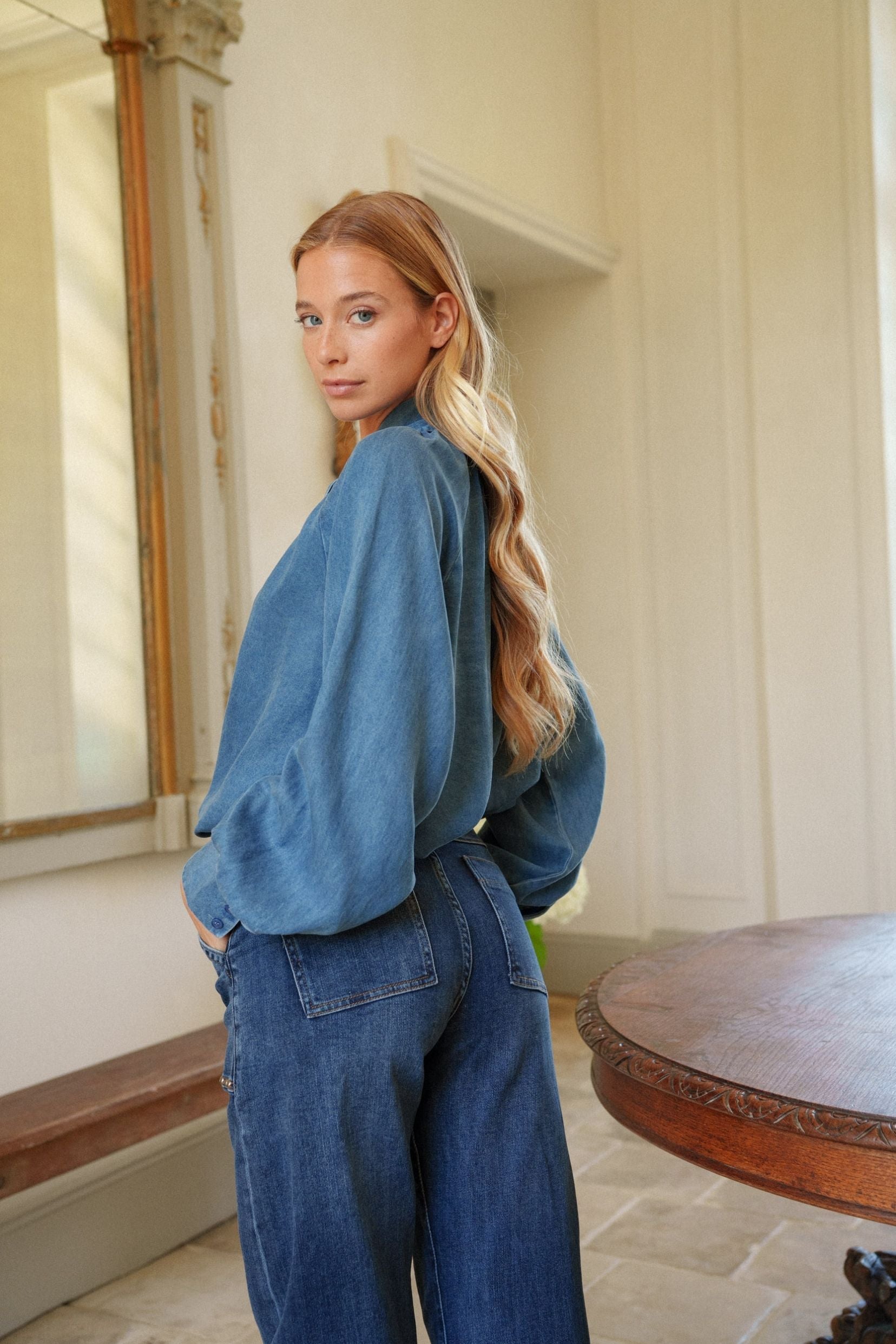 Maison Onado Felix jean barrel bleu délavé clouté