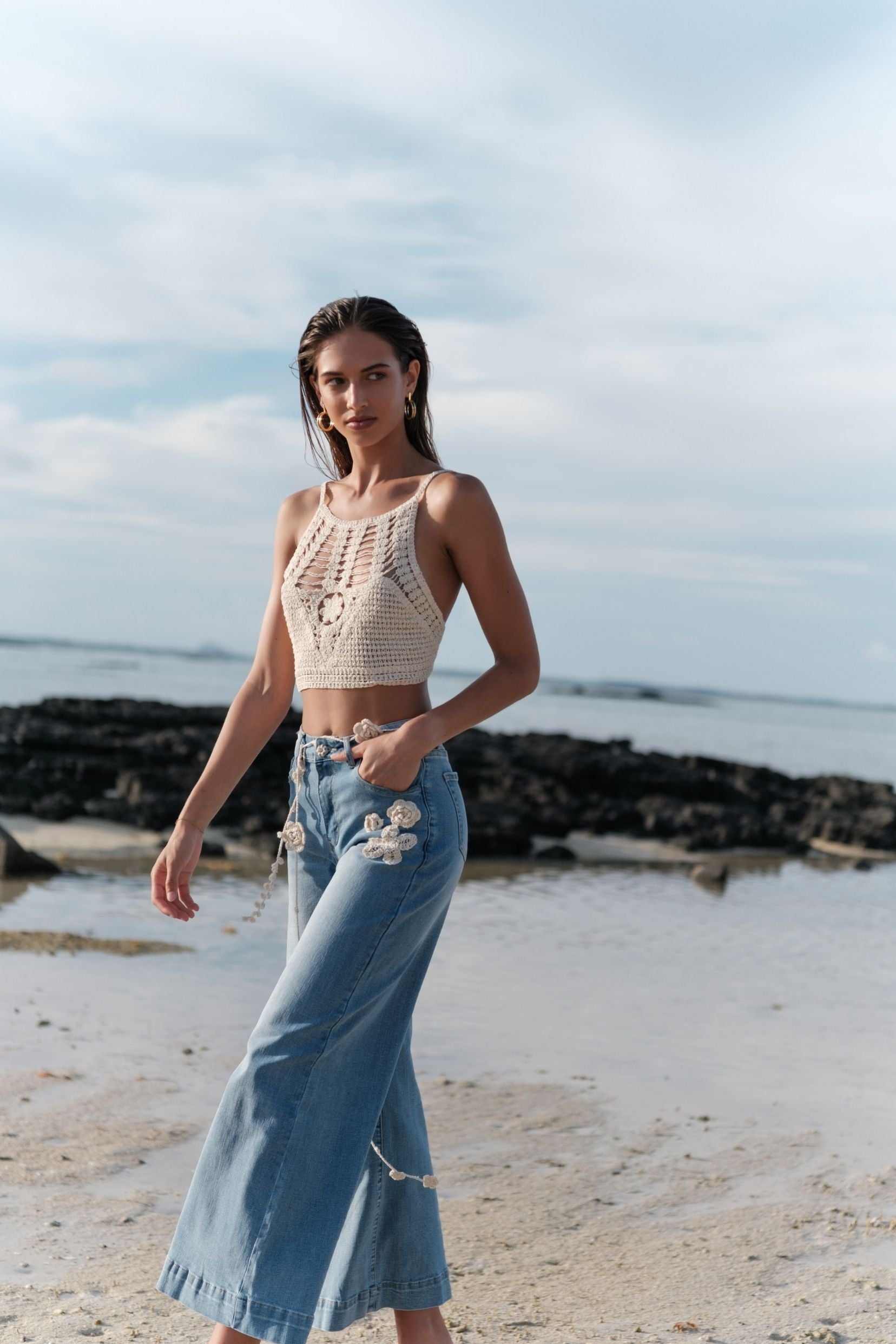 Maison Onado Alba jean wide bleu délavé fleurs crochet