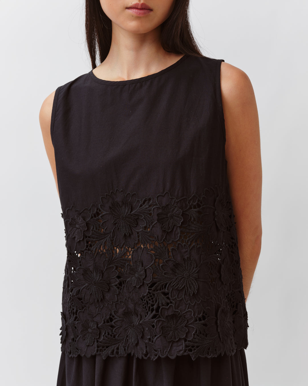 DIEGA TALWO top noir broderie florale