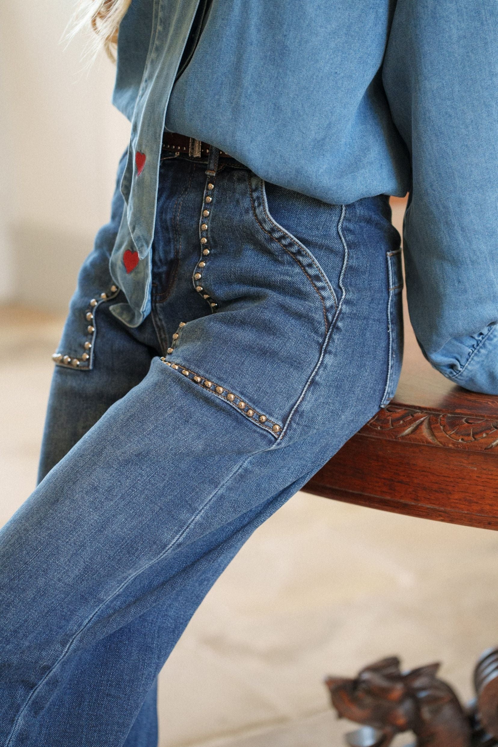 Maison Onado Felix jean barrel bleu délavé clouté