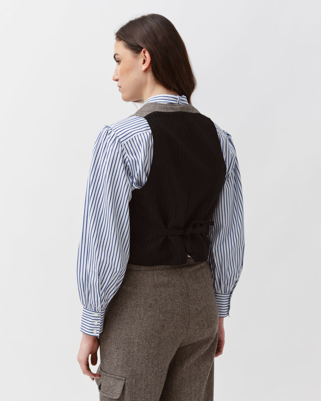 Diega Gayo gilet court chevron noir écru