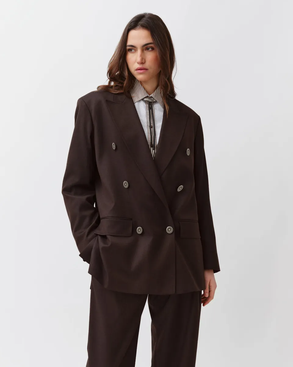 Diega Vago veste chocolat croisée