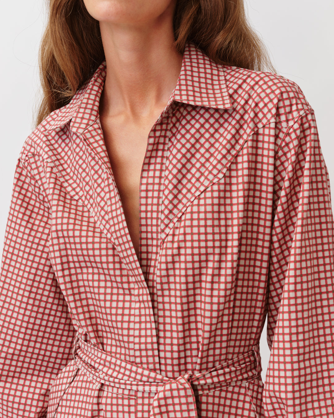 DIEGA RAVIA robe chemise écru rouge ceinturée