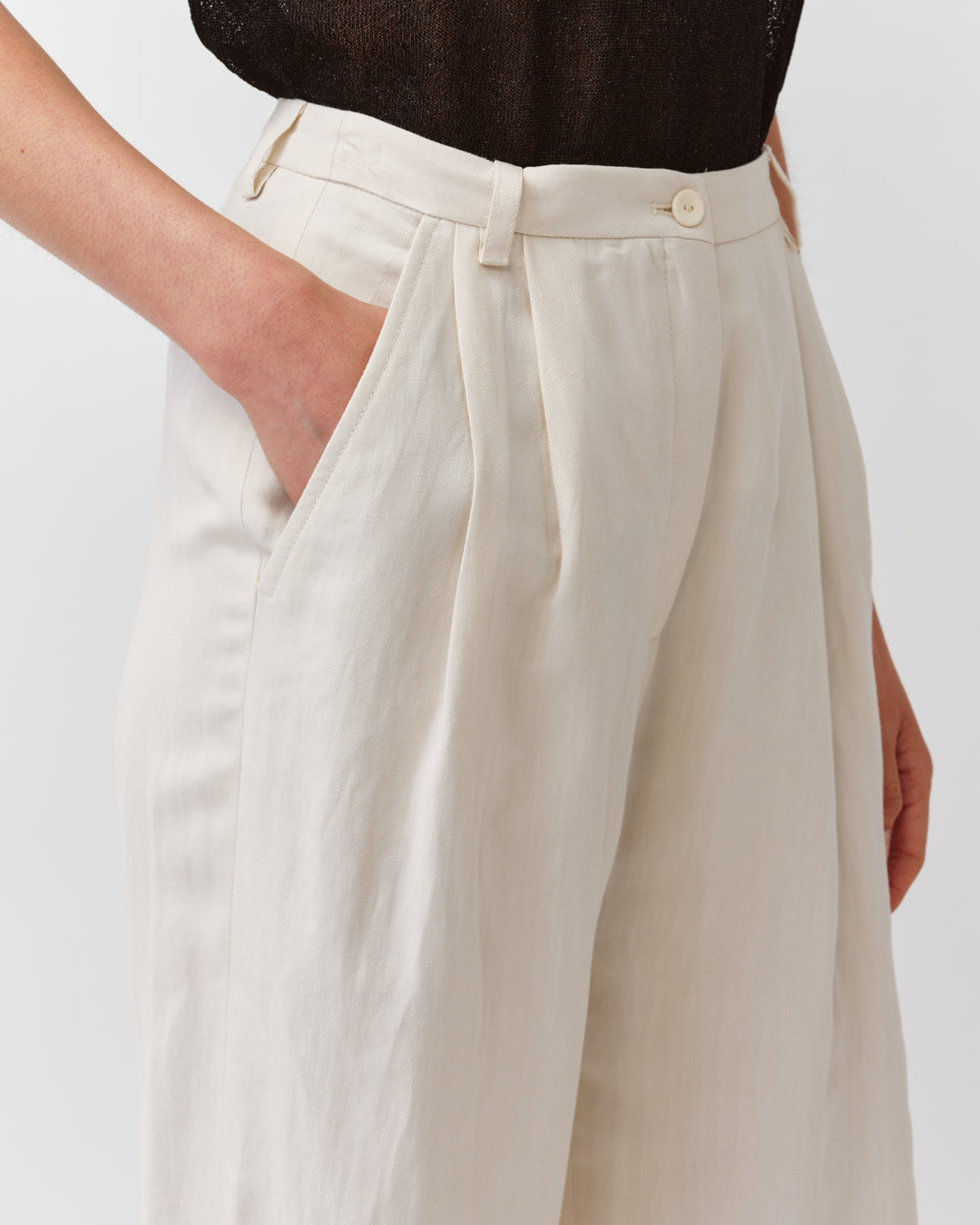 DIEGA Pavanao pantalon écru à pinces
