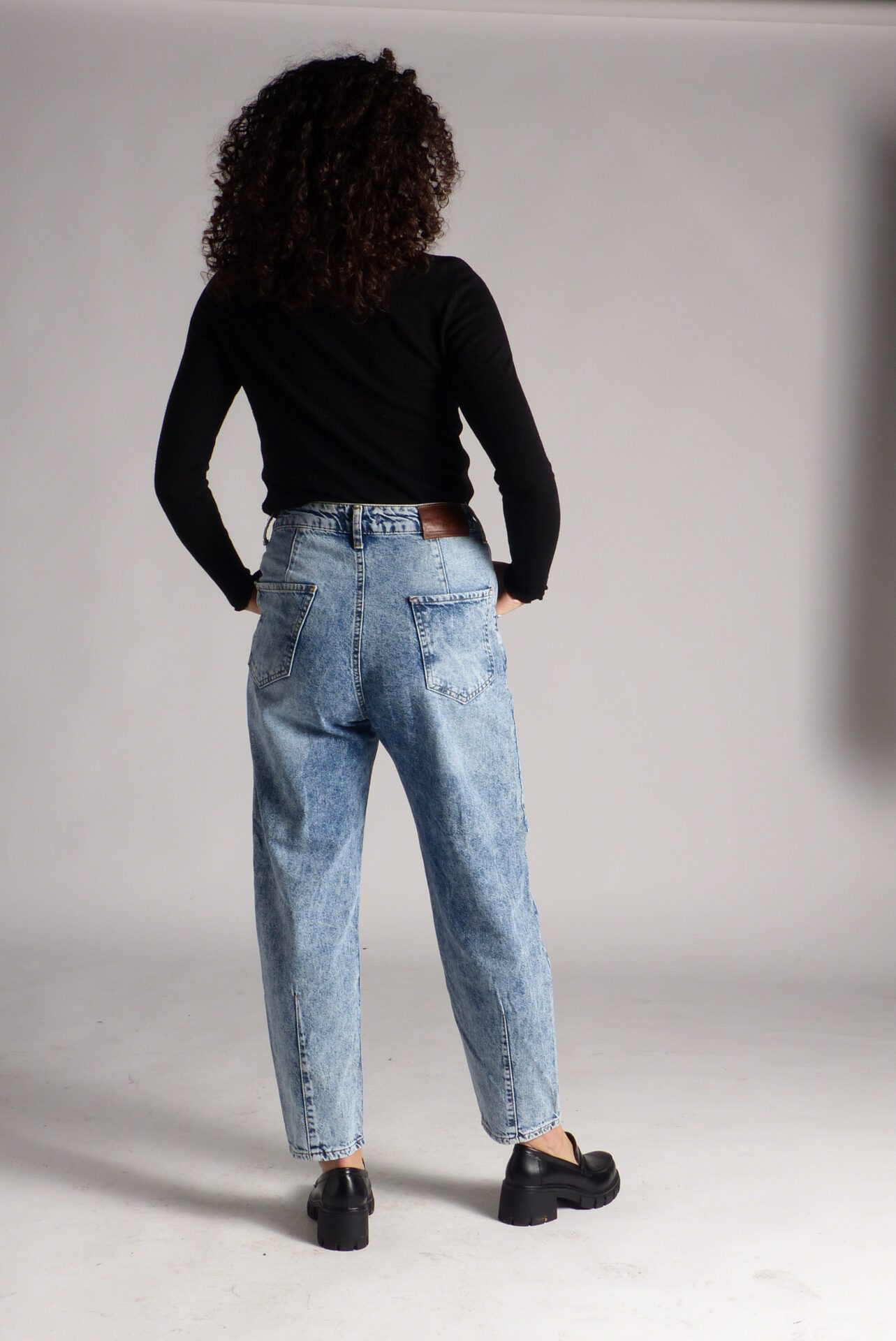 AA Spontané Modern Mom jean mom bleu clair taille haute