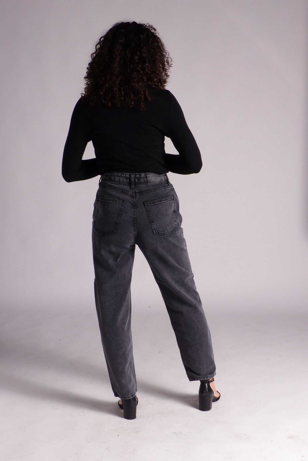 AA Spontané Rétro Mom 80's jean mom noir délavé 100% coton