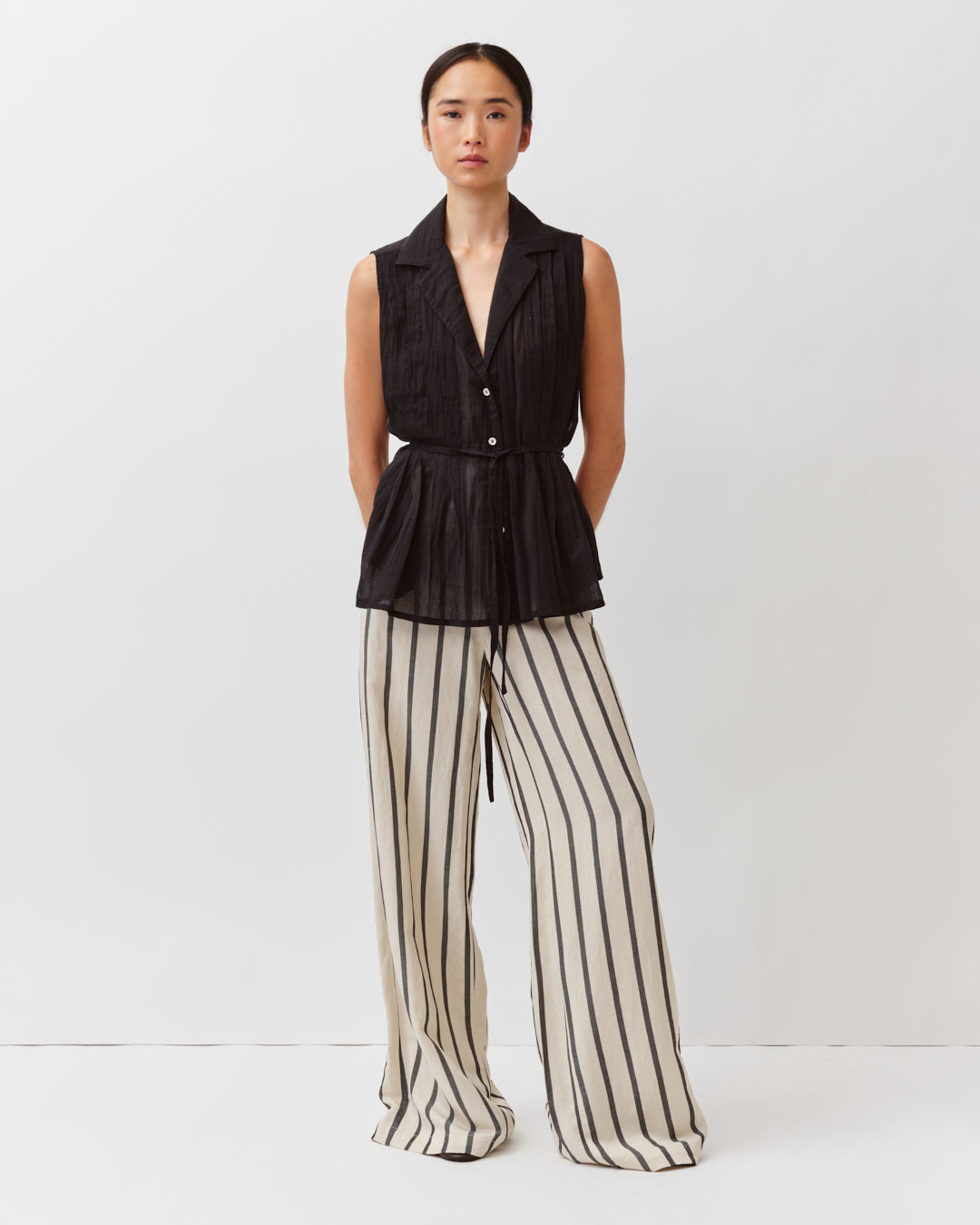 DIEGA CHELIO chemise noire sans manches à rayures