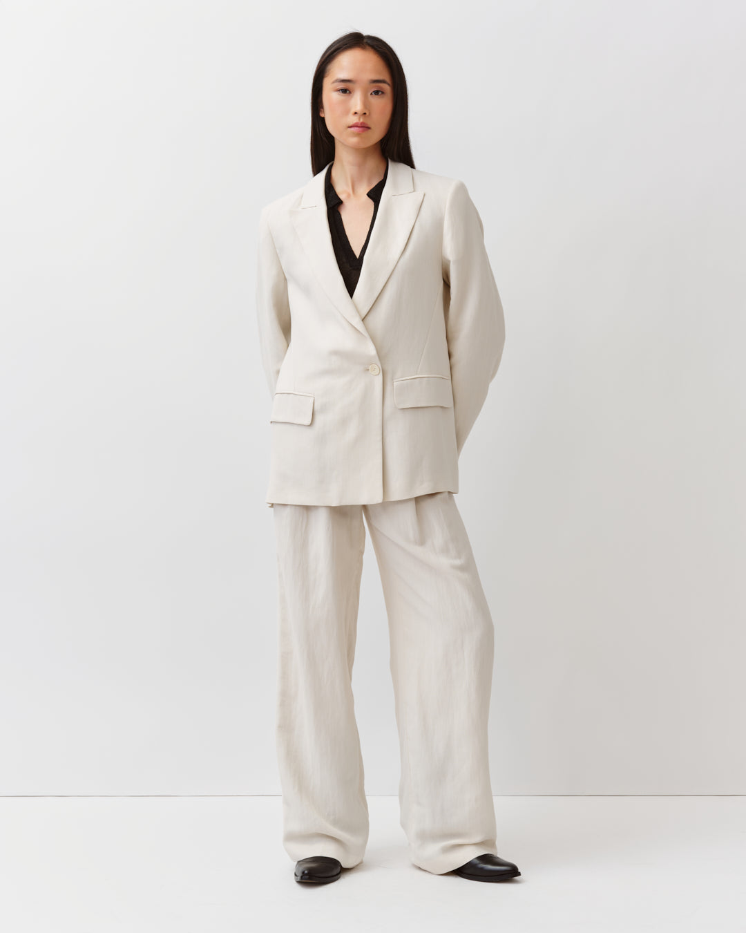 Diega Viaregio veste tailleur écru droite