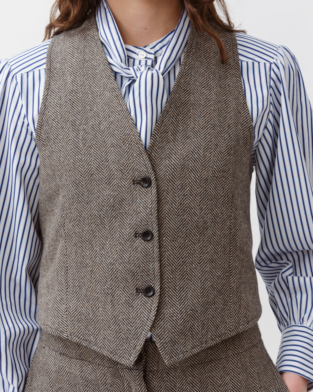 Diega Gayo gilet court chevron noir écru