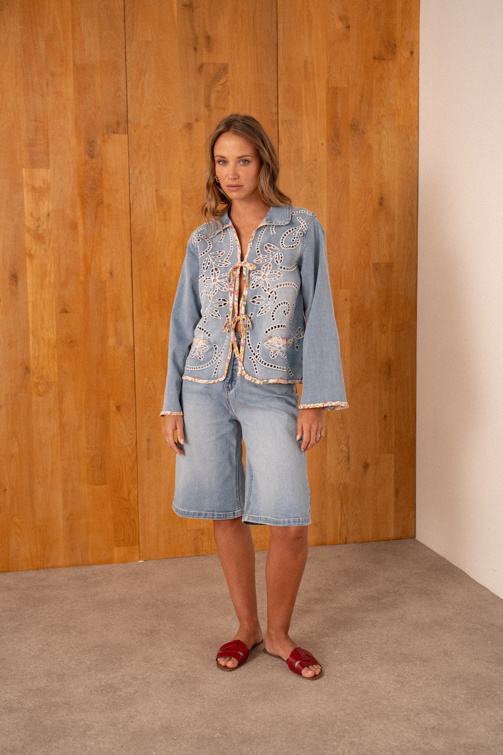 Maison Onado Carla veste denim délavé ajourée coton