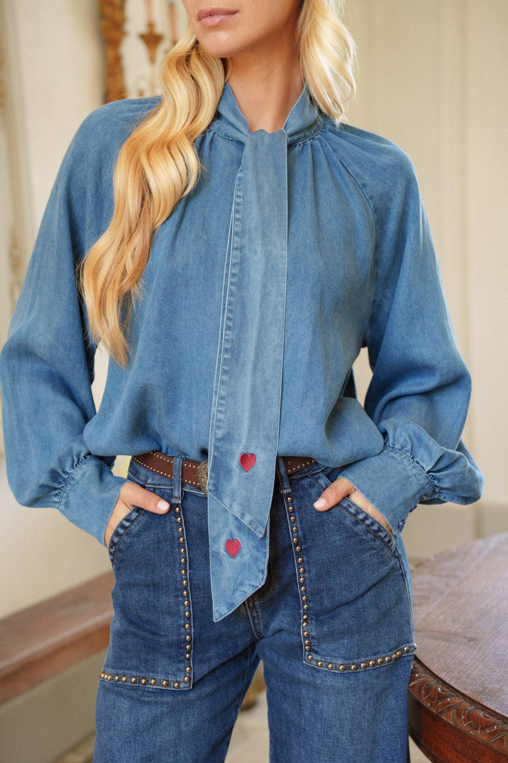 Maison Onado Felix jean barrel bleu délavé clouté