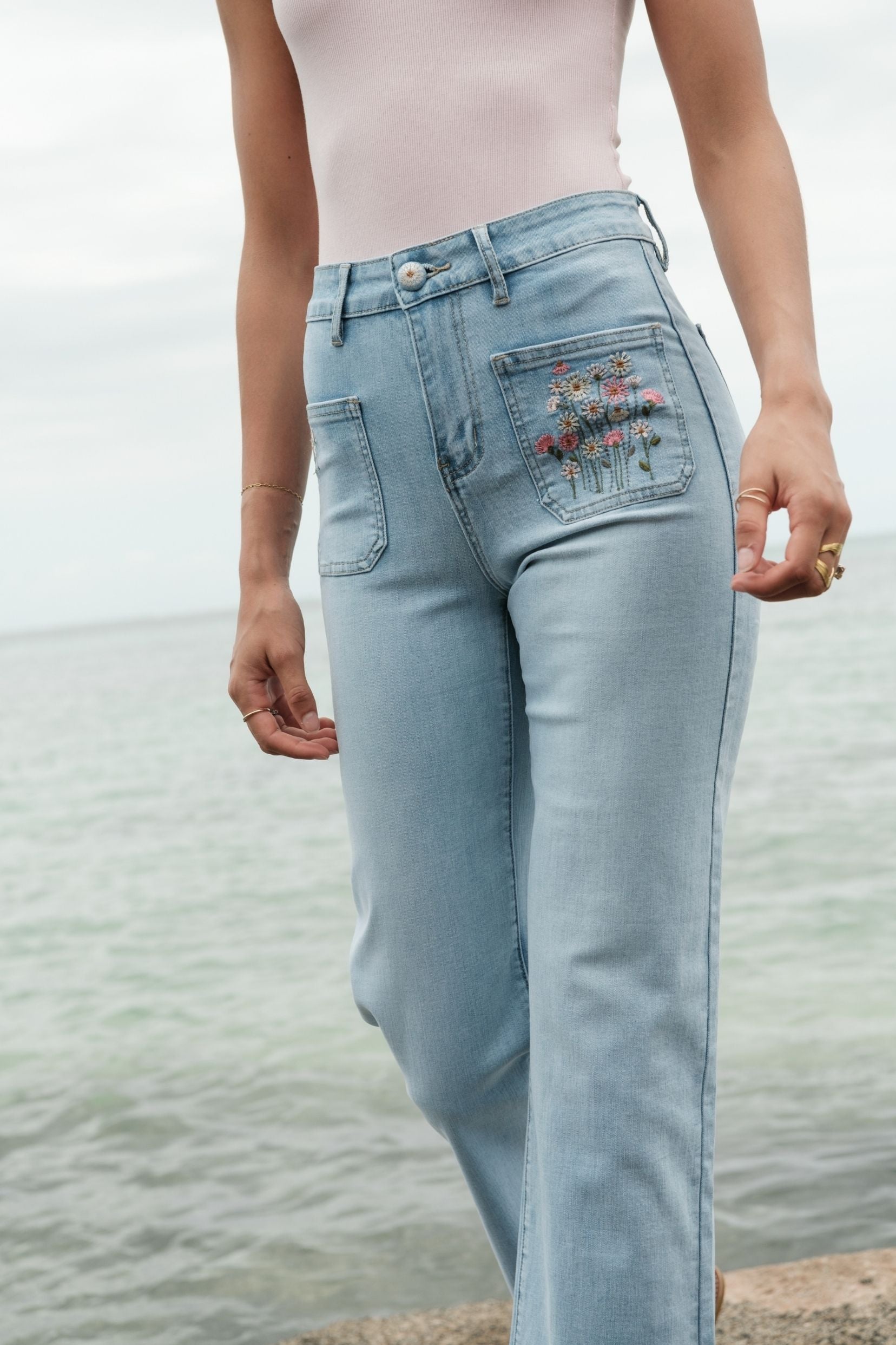 Maison Onado Flora jean wide bleu clair brodé