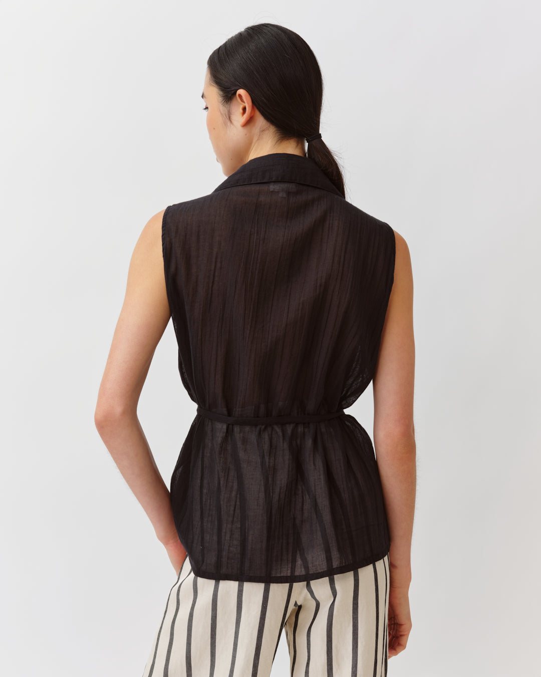 DIEGA CHELIO chemise noire sans manches à rayures