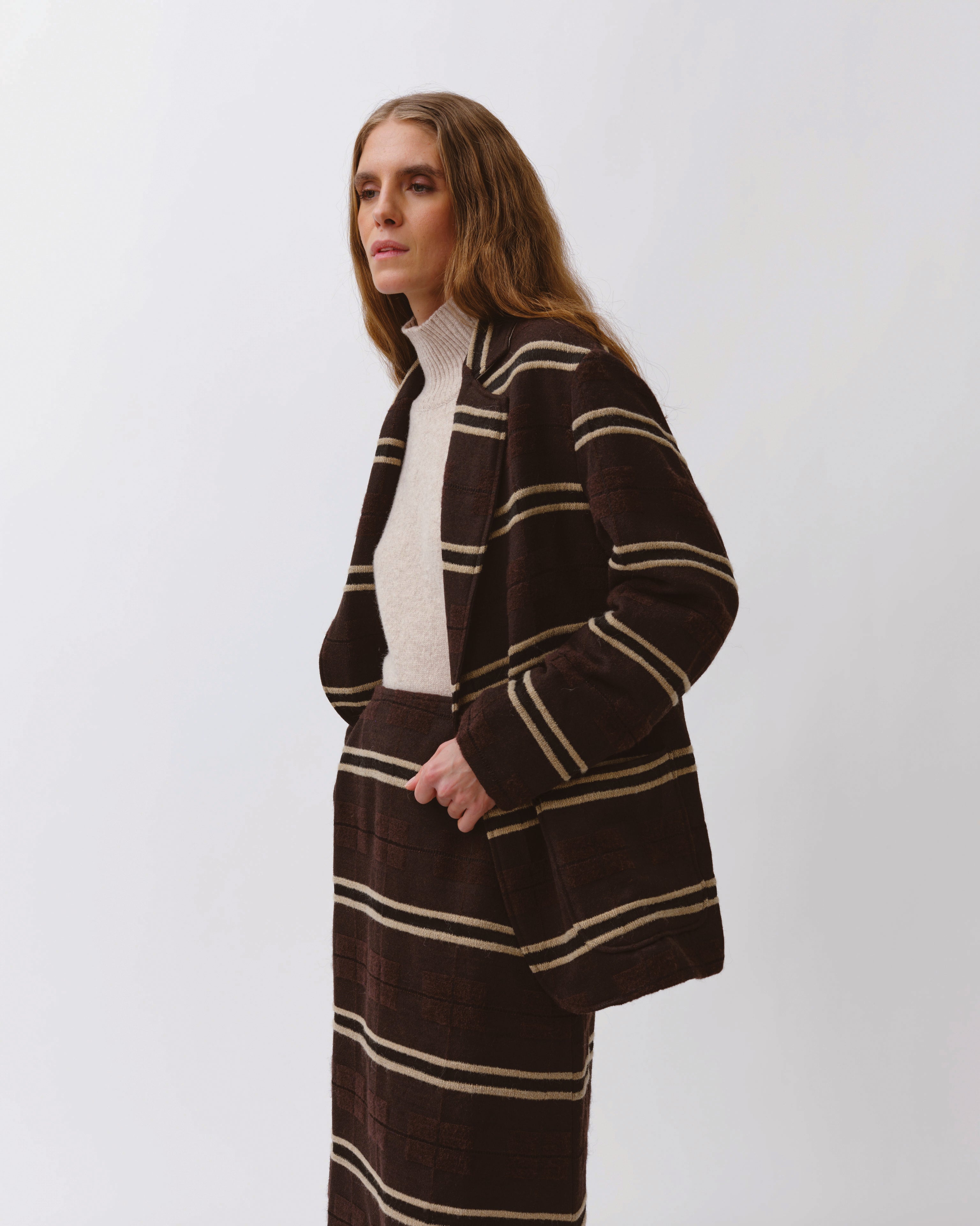 Diega Virato veste jacquard chocolat texture souple