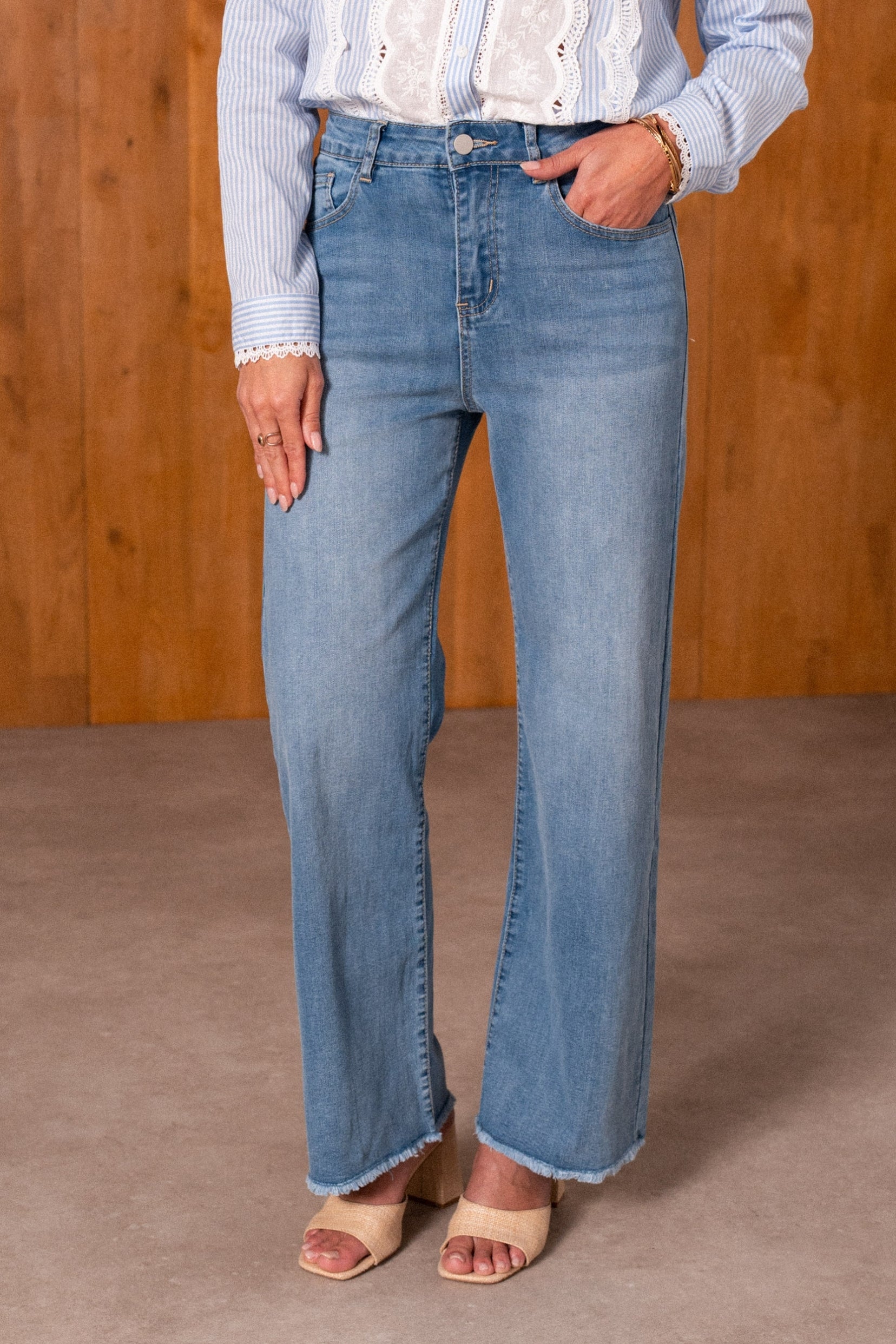 Maison Onado Elaine jean wide leg bleu délavé frangé
