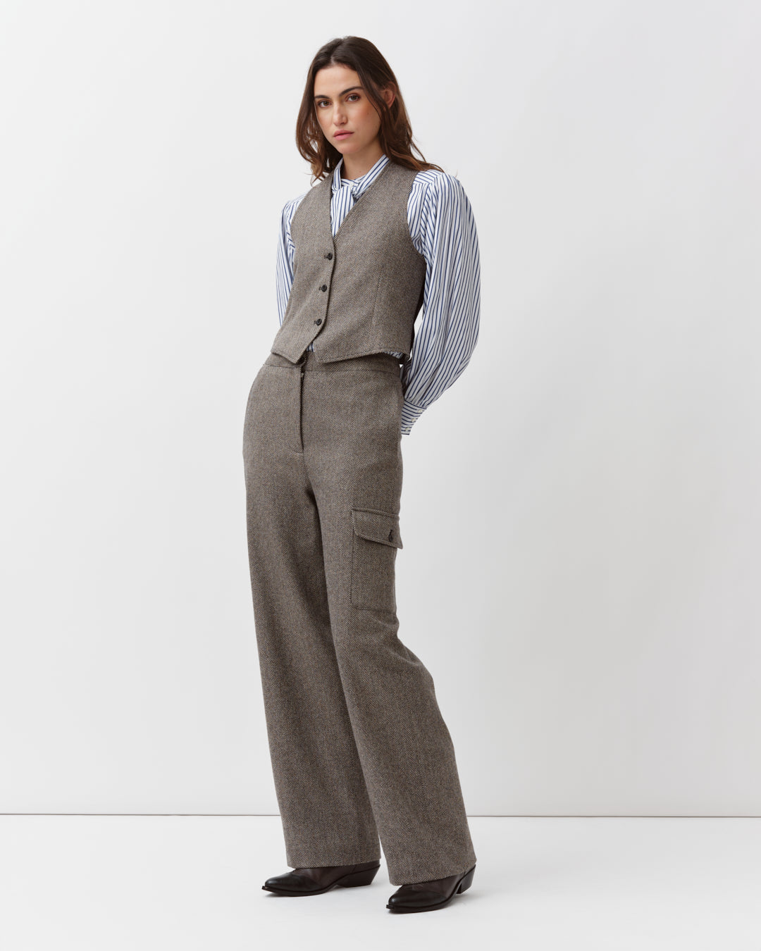 Diega Gayo gilet court chevron noir écru